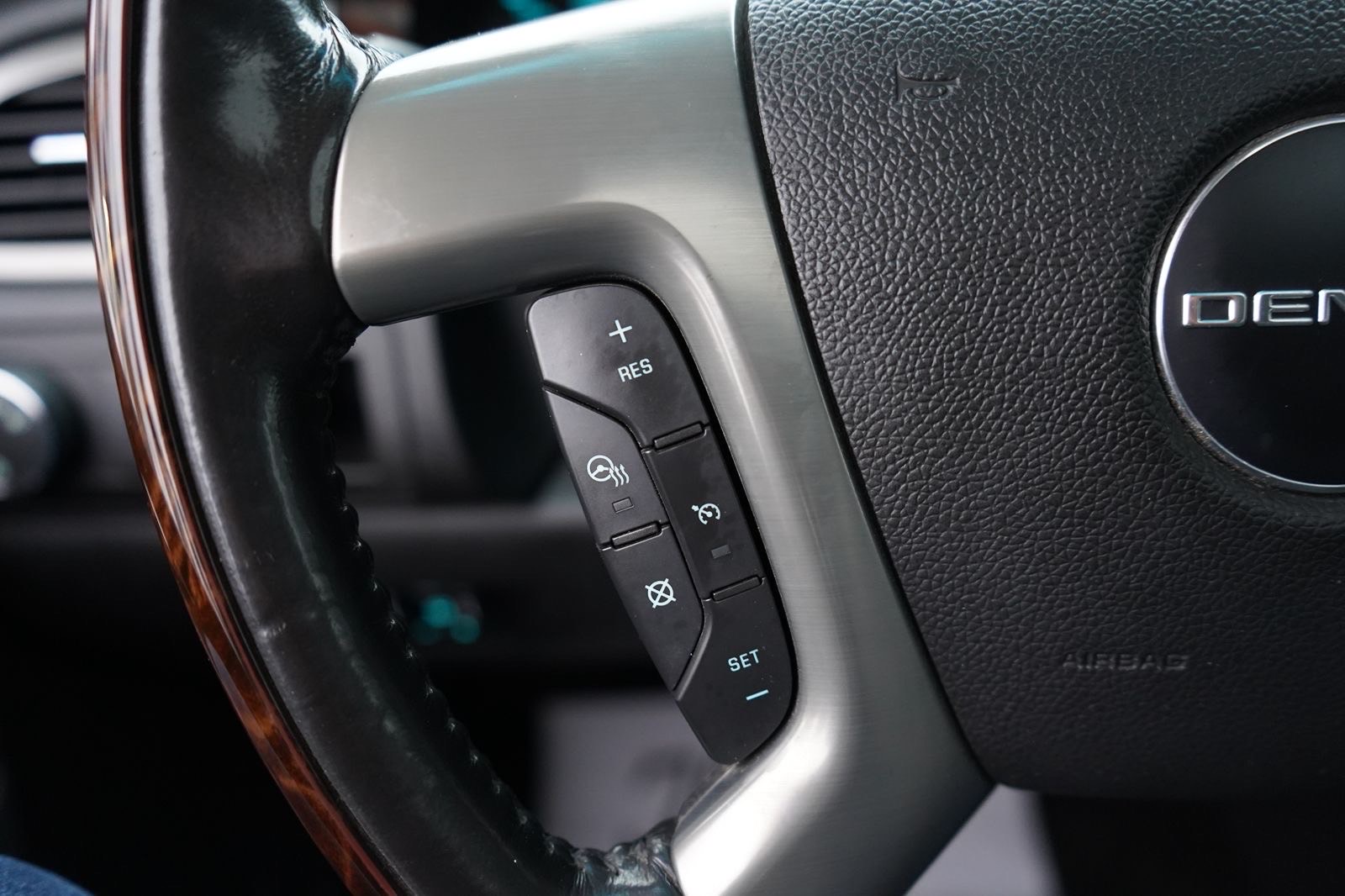 /worldwidemodernauto/2011-GMC-Sierra1500-2537794369821875.jpg
