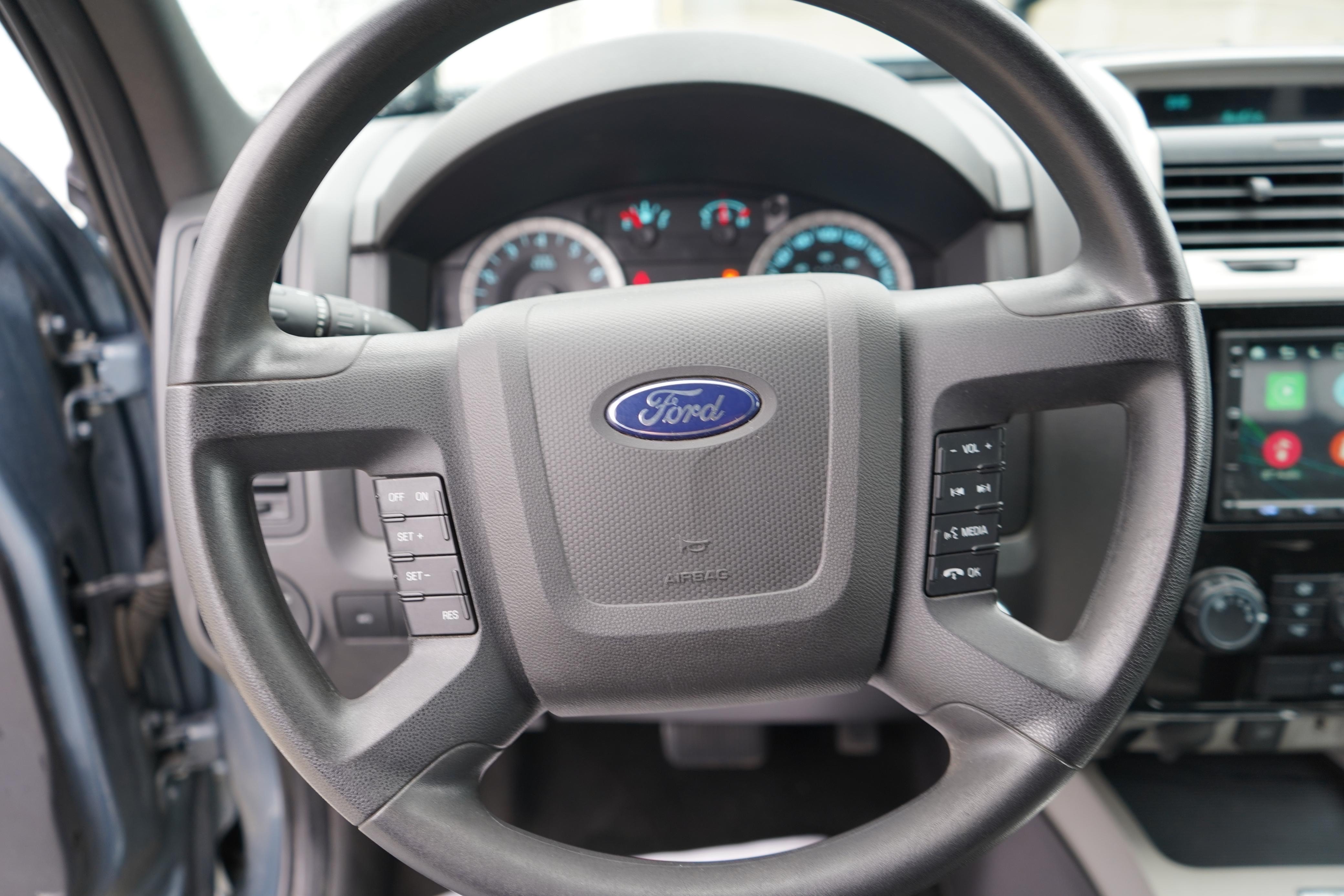 /worldwidemodernauto/2012-Ford-Escape-023685479714225854.jpg