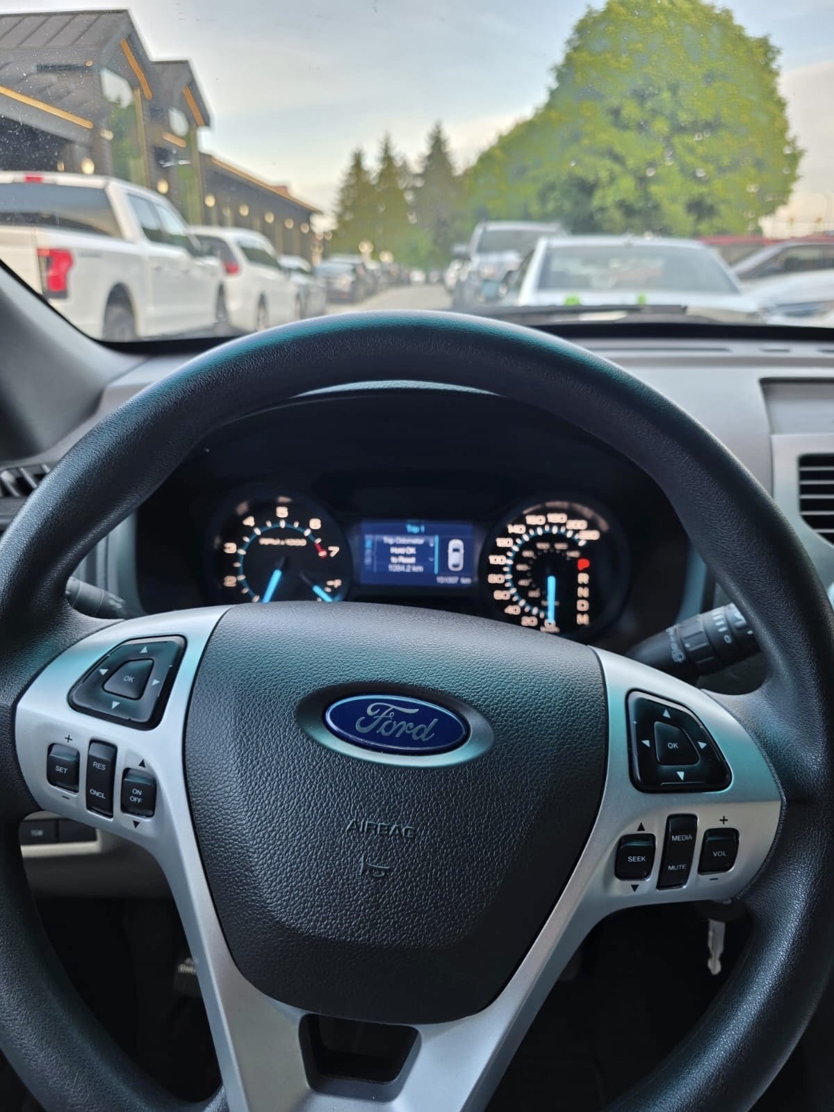 /worldwidemodernauto/2013-Ford-Explorer-34098975167579937.jpg
