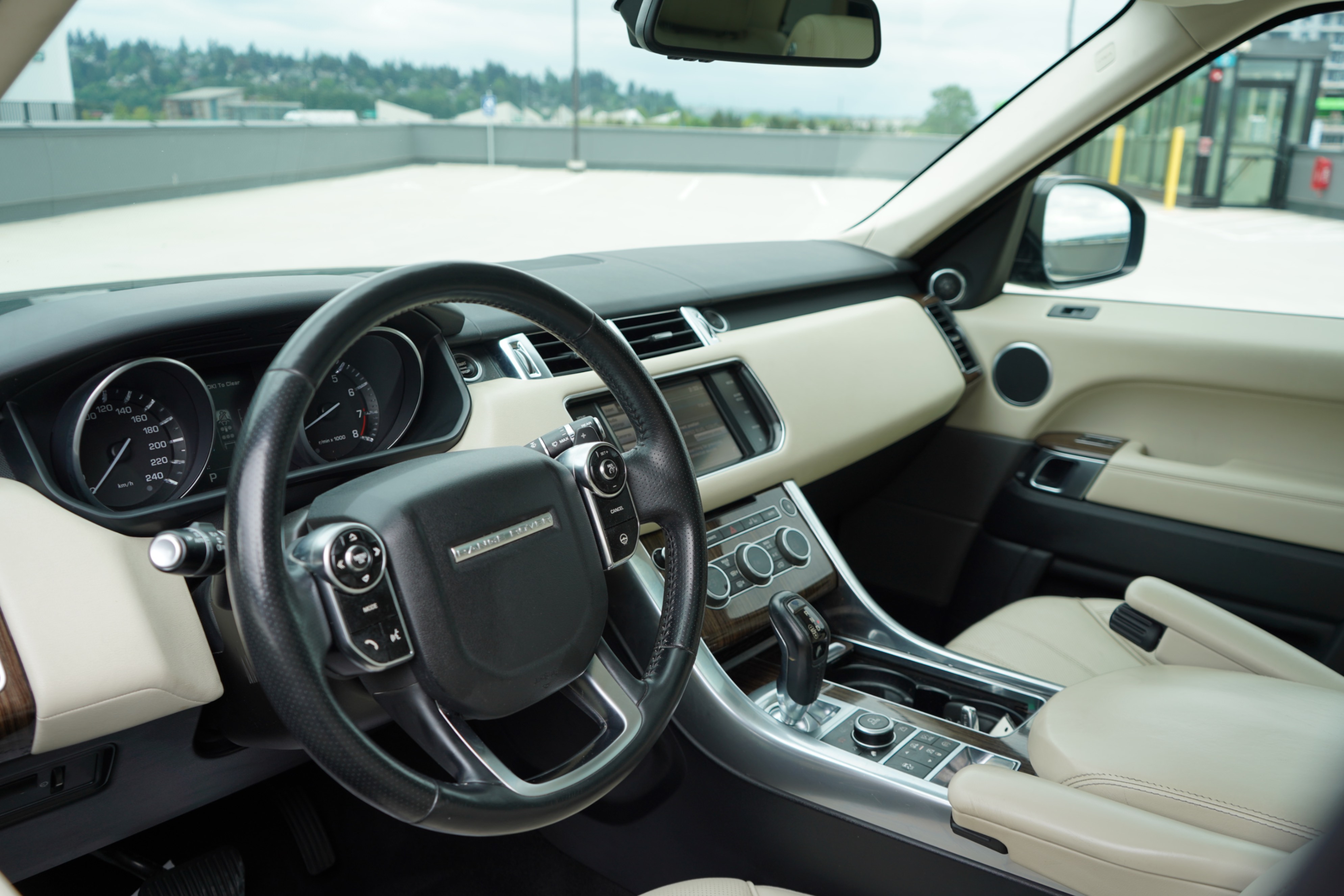 /worldwidemodernauto/2014-LandRover-RangeRover-0011608765496486928.jpg