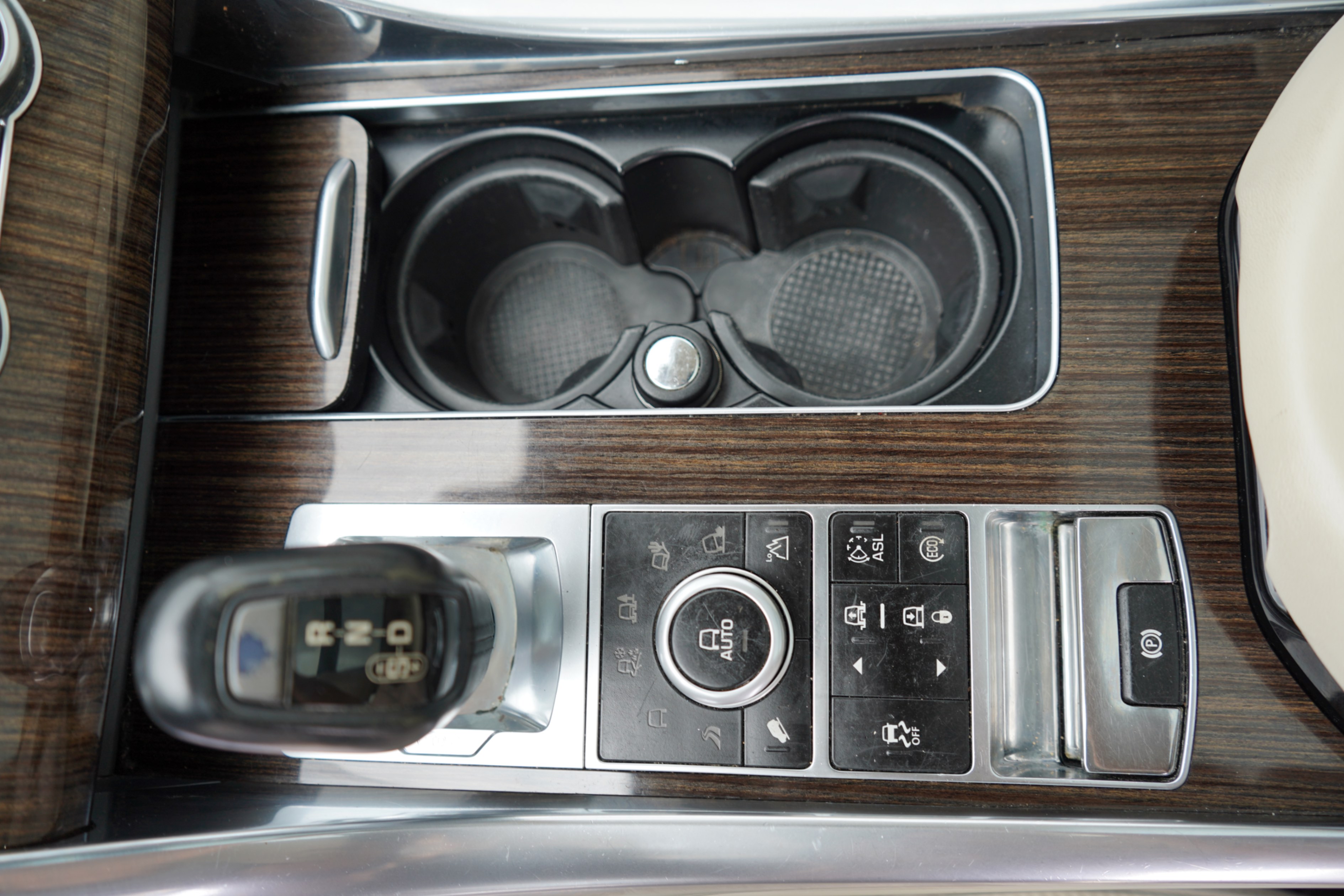 /worldwidemodernauto/2014-LandRover-RangeRover-42496474573952936.jpg