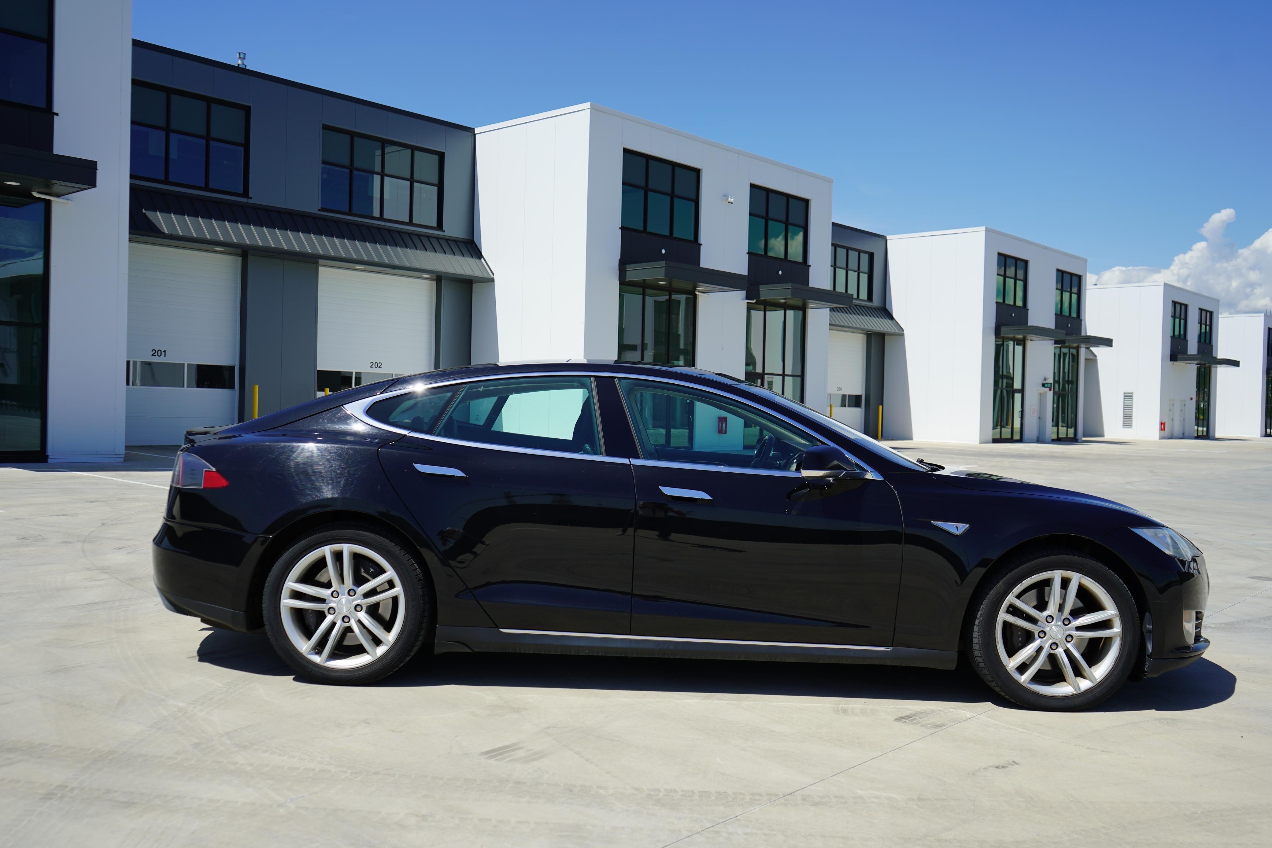 /worldwidemodernauto/2014-Tesla-ModelS-7139880100581348.jpg