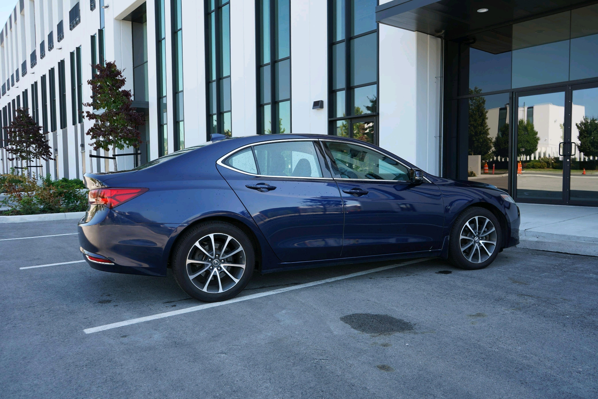 /worldwidemodernauto/2015-Acura-TLX-0026783922169208996.jpg