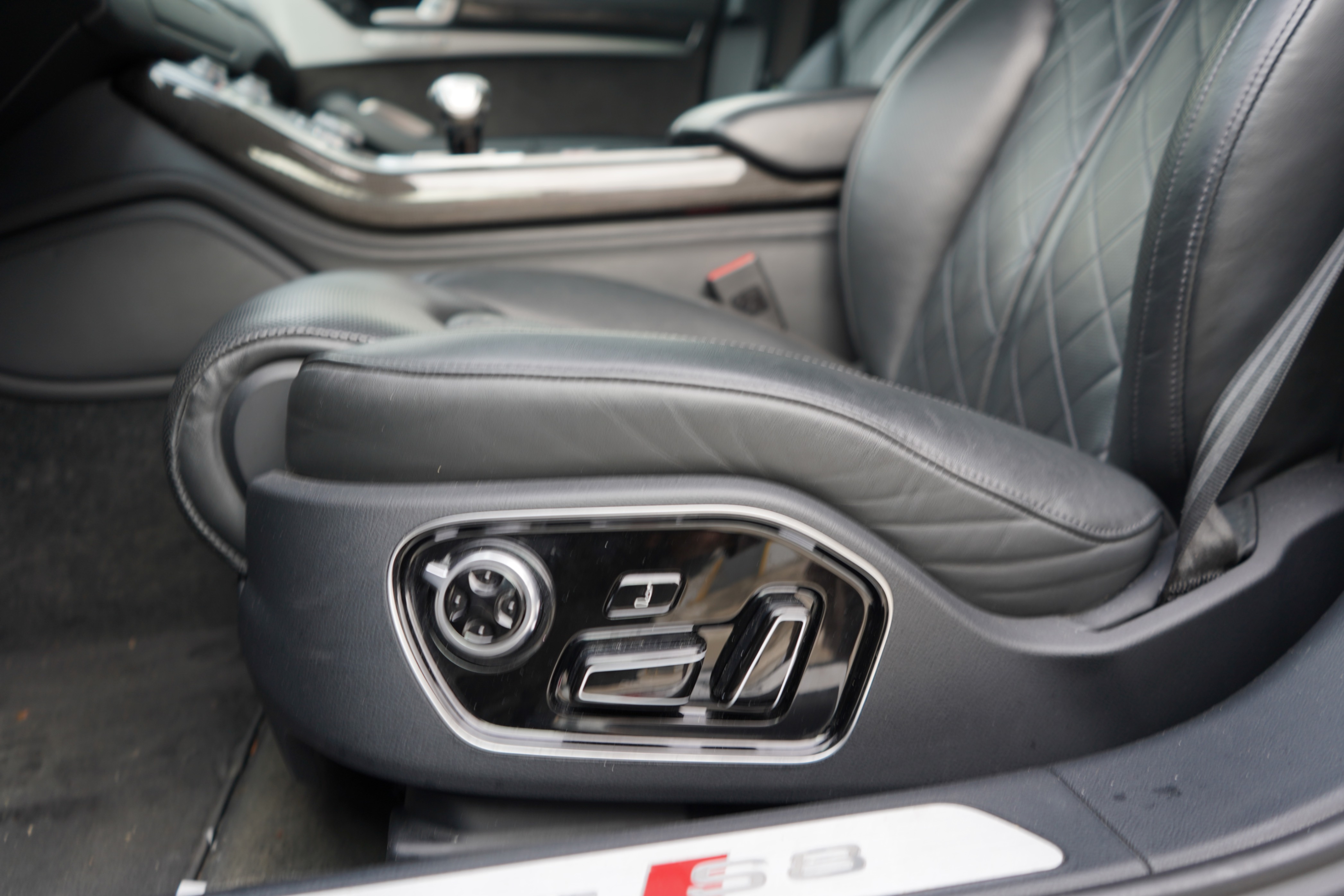 /worldwidemodernauto/2015-Audi-S8-8626808950367997.jpg