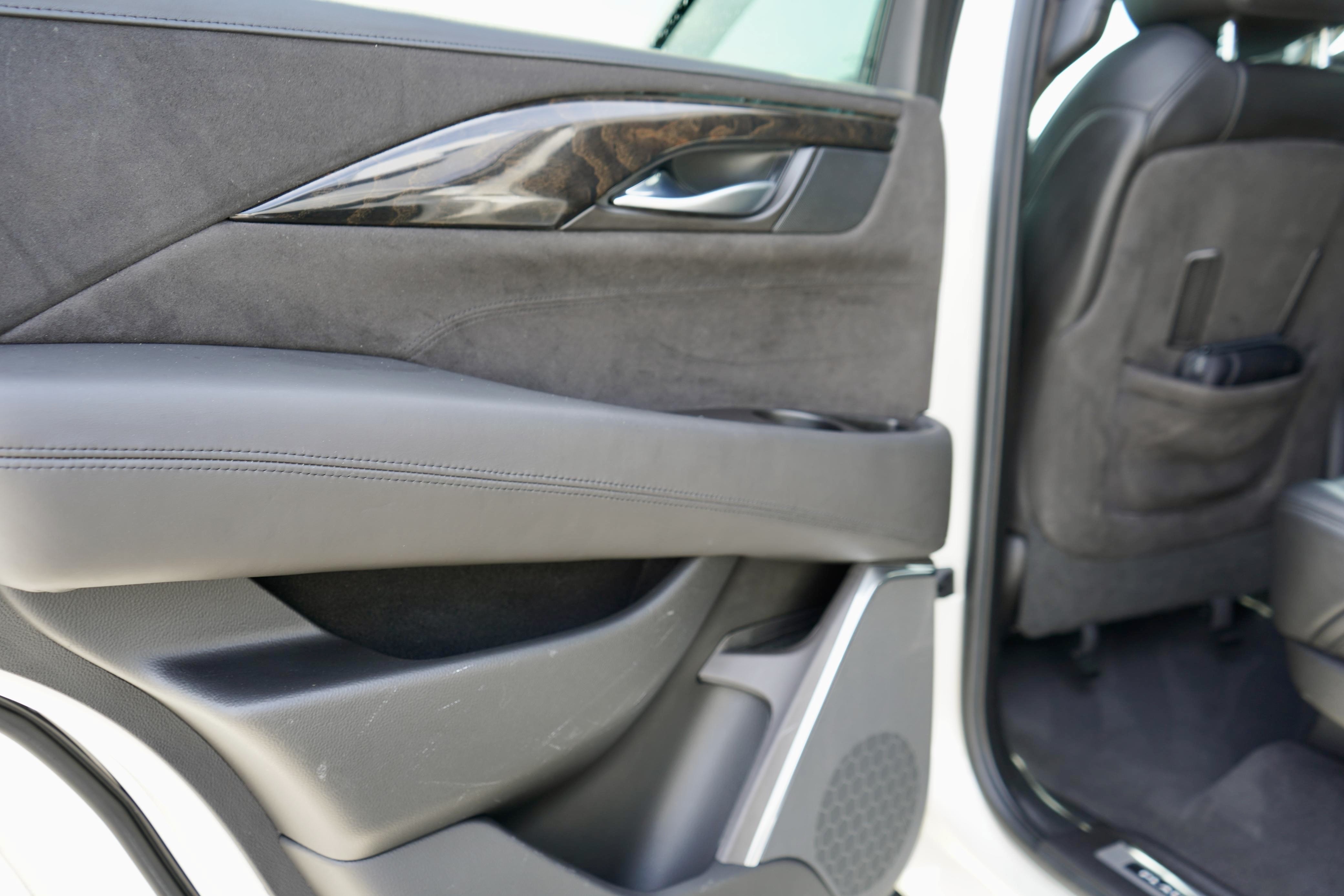 /worldwidemodernauto/2015-Cadillac-Escalade-3828473662595717.jpg
