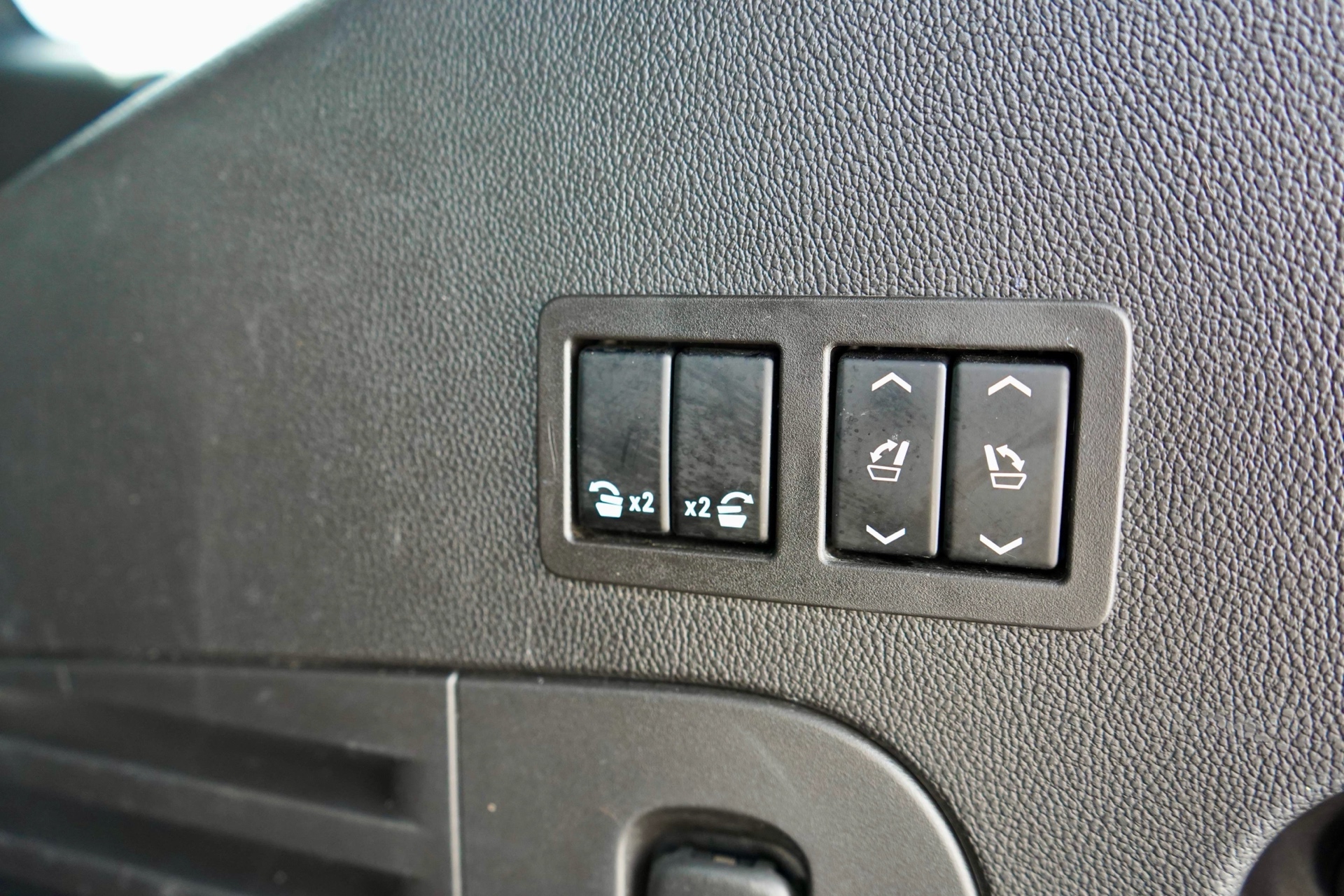 /worldwidemodernauto/2015-Cadillac-Escalade-6805340667275619.jpg