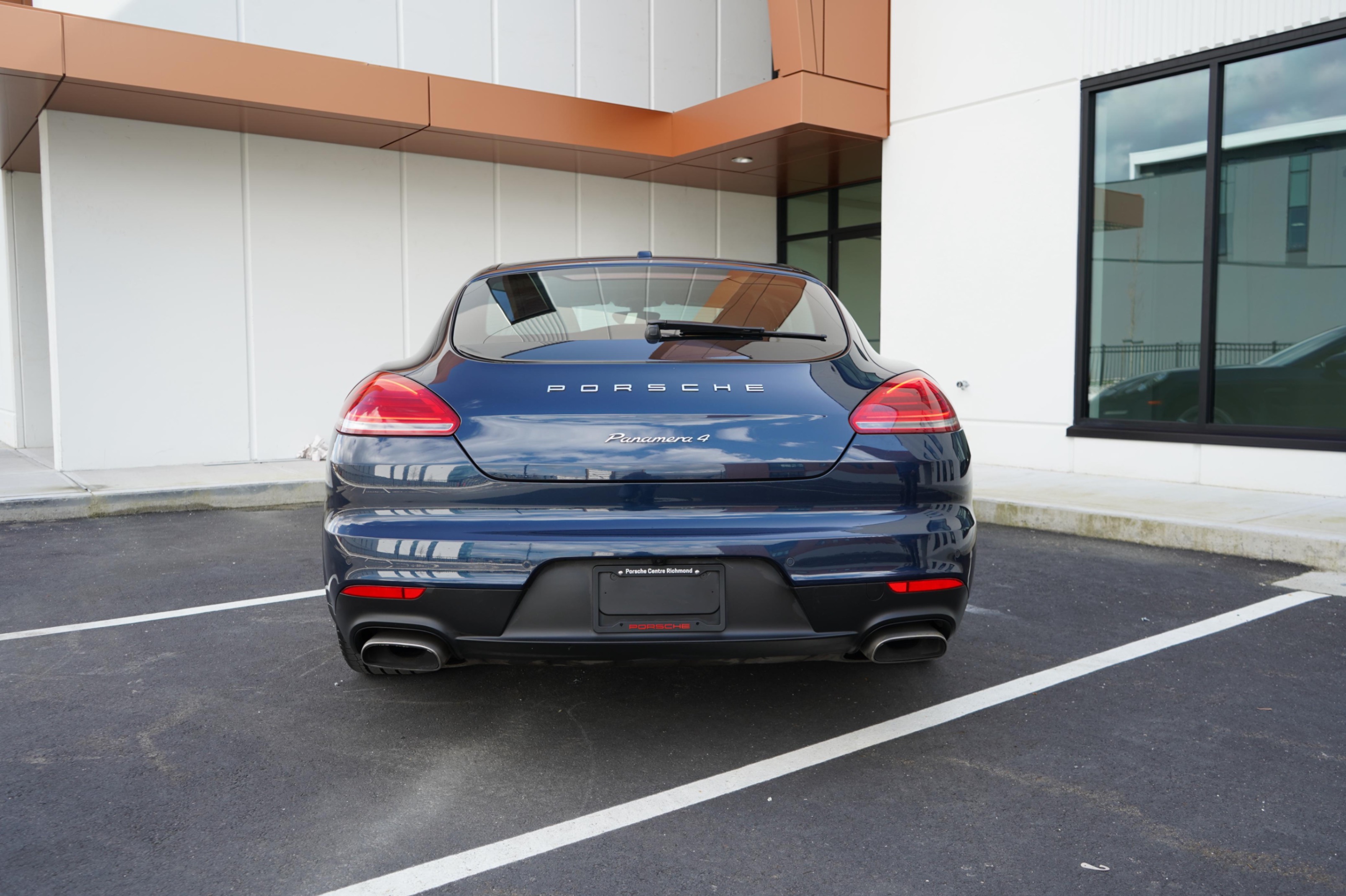 /worldwidemodernauto/2015-Porsche-Panamera-2474640736014817.jpg