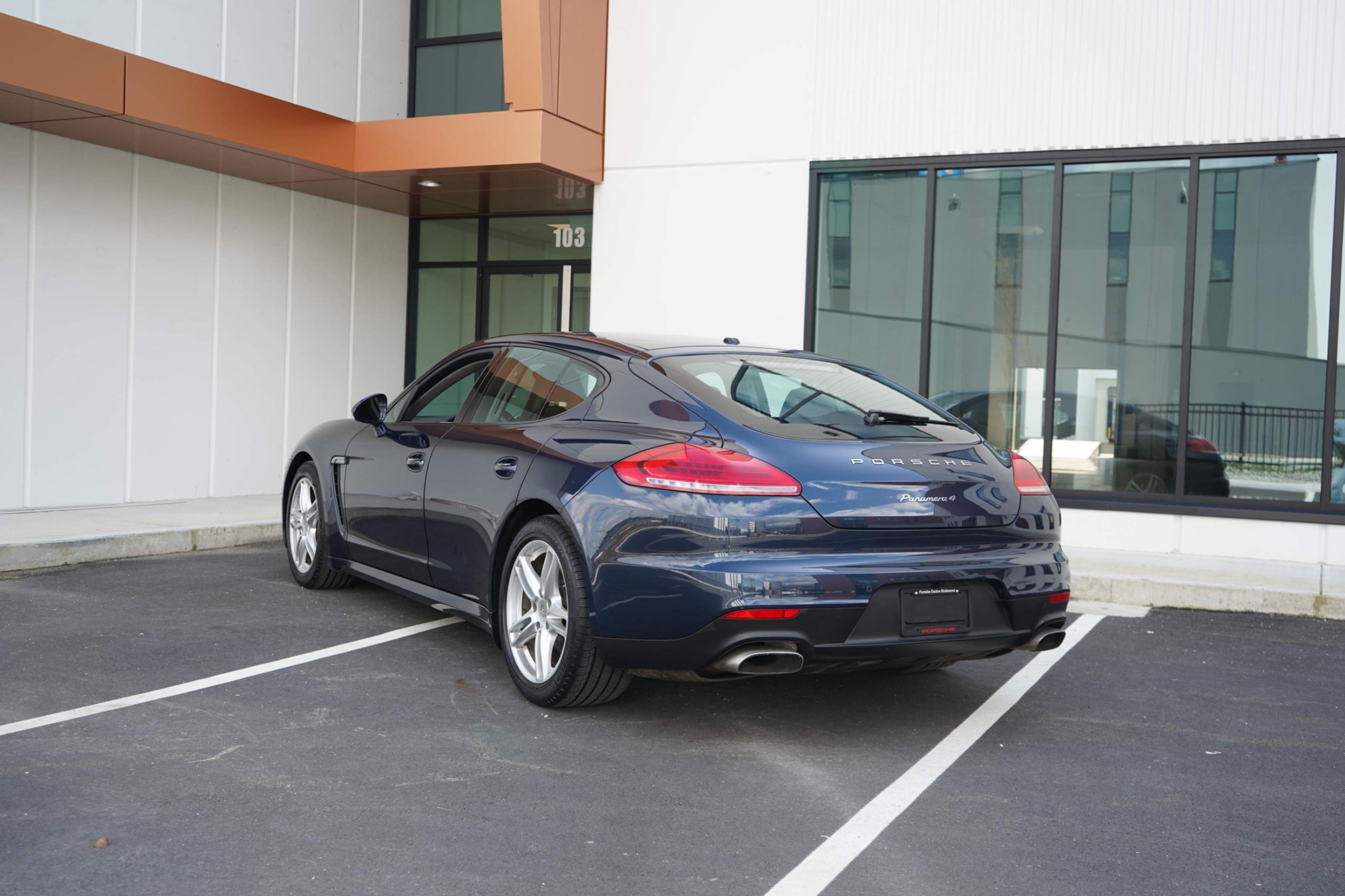 /worldwidemodernauto/2015-Porsche-Panamera-4147442408700177.jpg