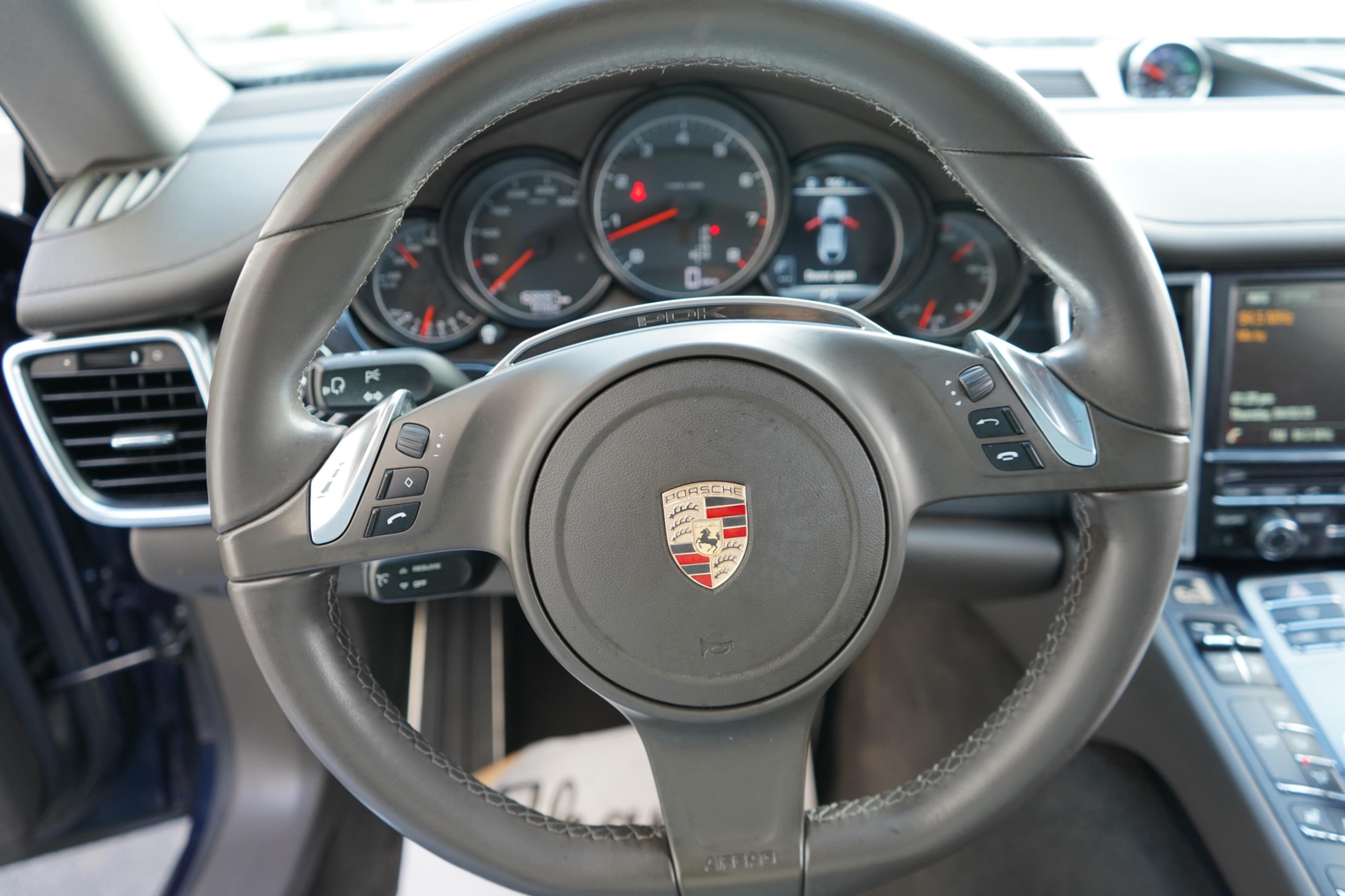 /worldwidemodernauto/2015-Porsche-Panamera-7189960092851402.jpg