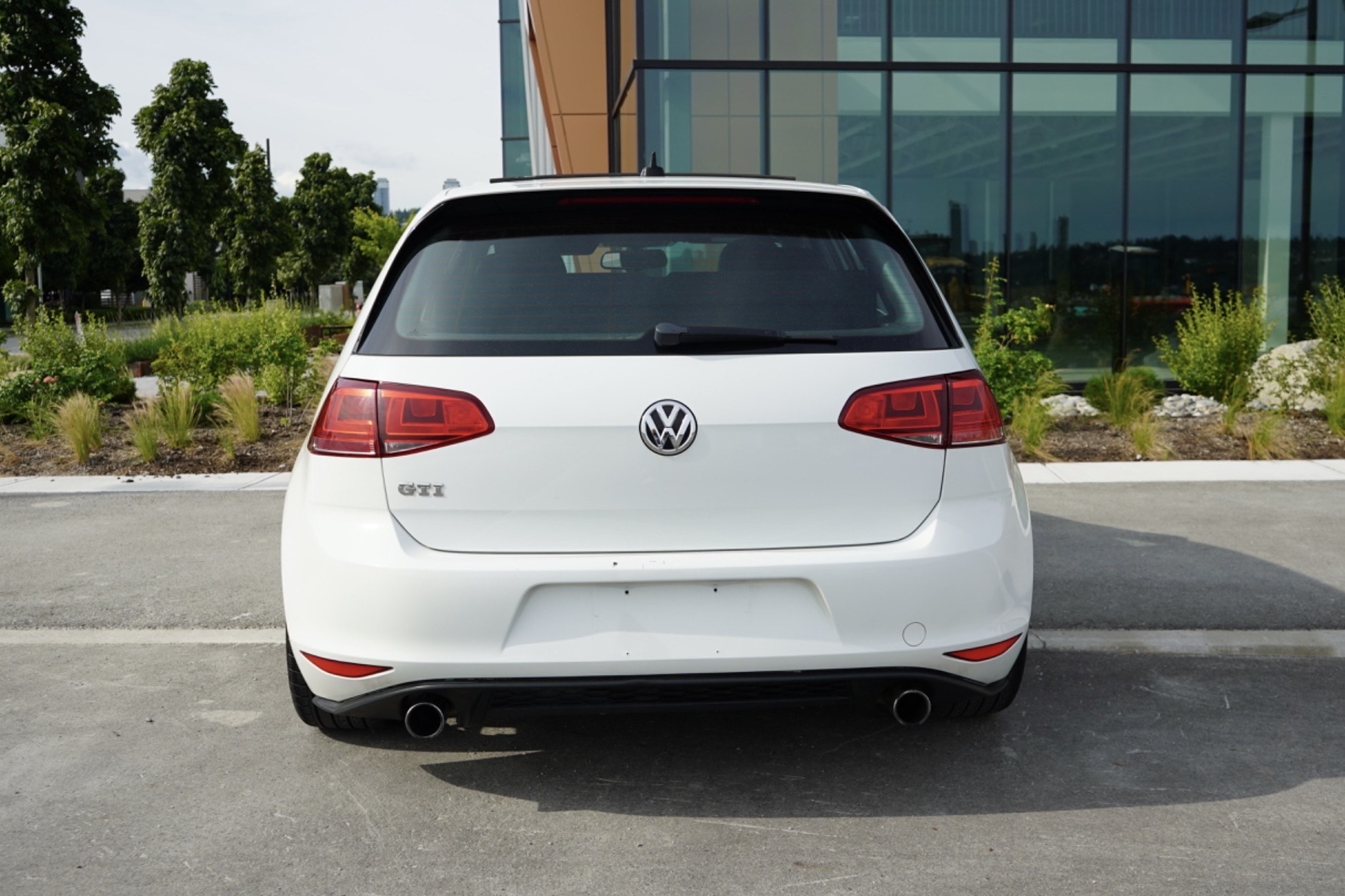 /worldwidemodernauto/2015-Volkswagen-GolfGTI-5018250624832459.jpg