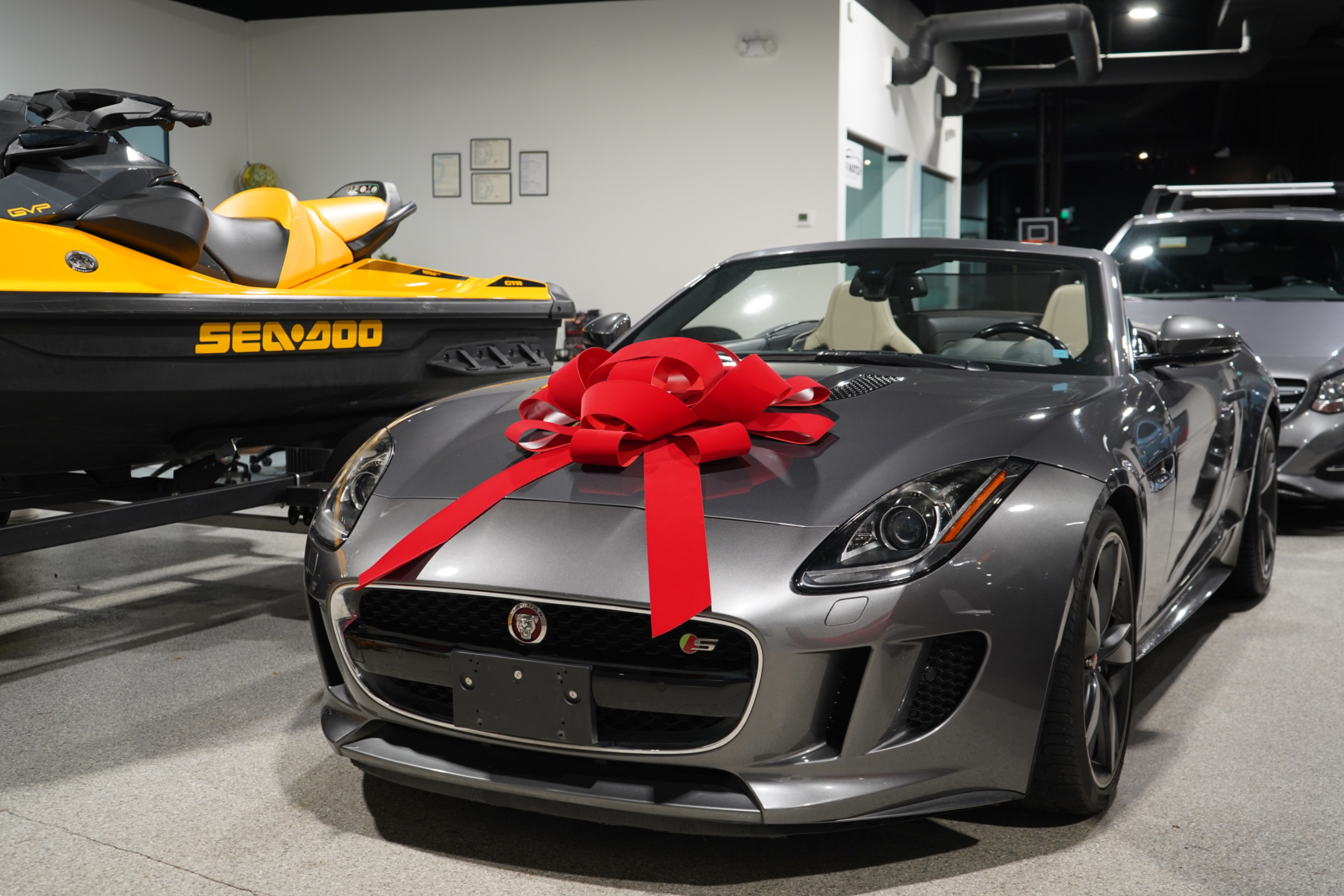 /worldwidemodernauto/2016-Jaguar-F-TYPE-0607649795833789.jpg