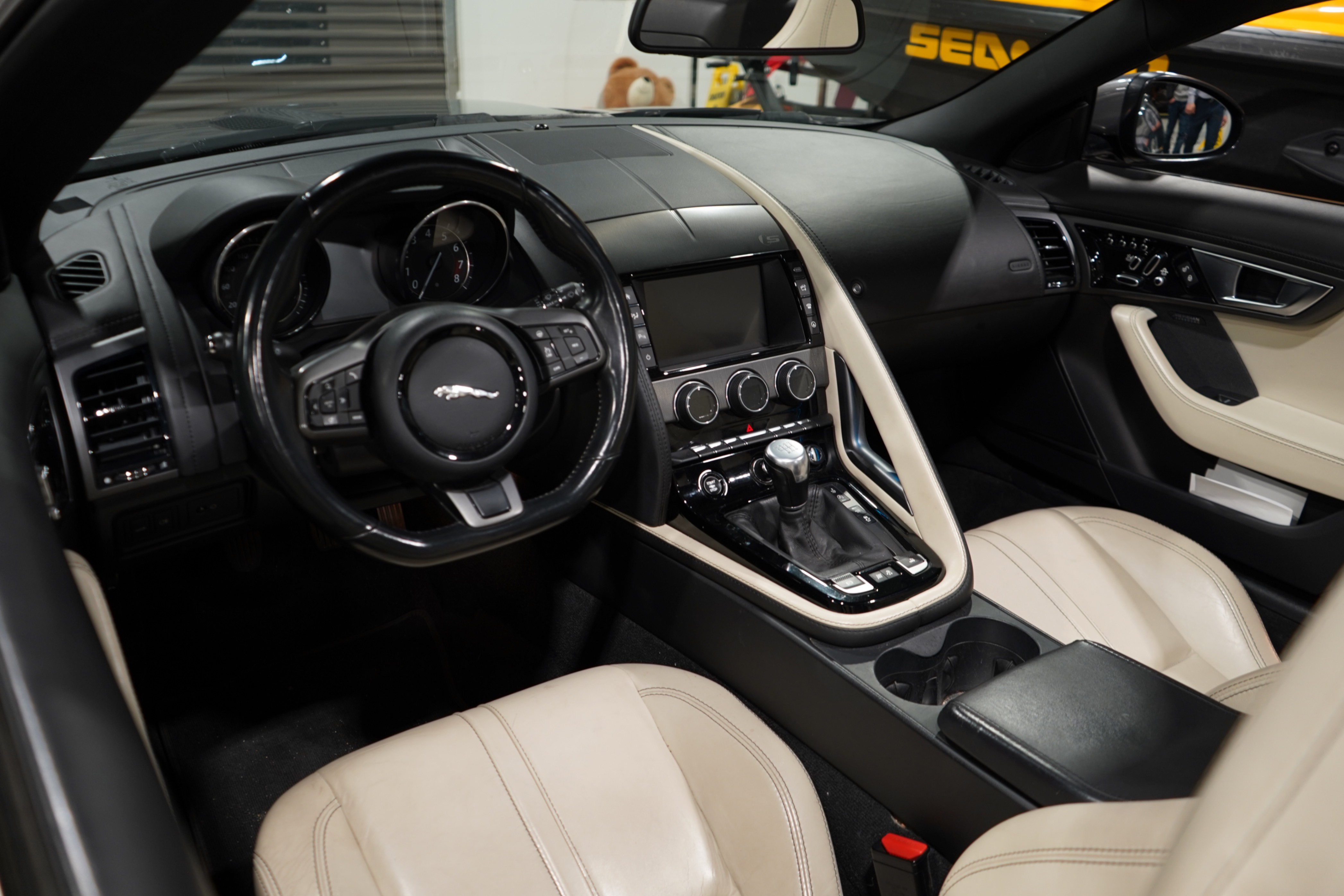 /worldwidemodernauto/2016-Jaguar-F-TYPE-44509750362266787.jpg