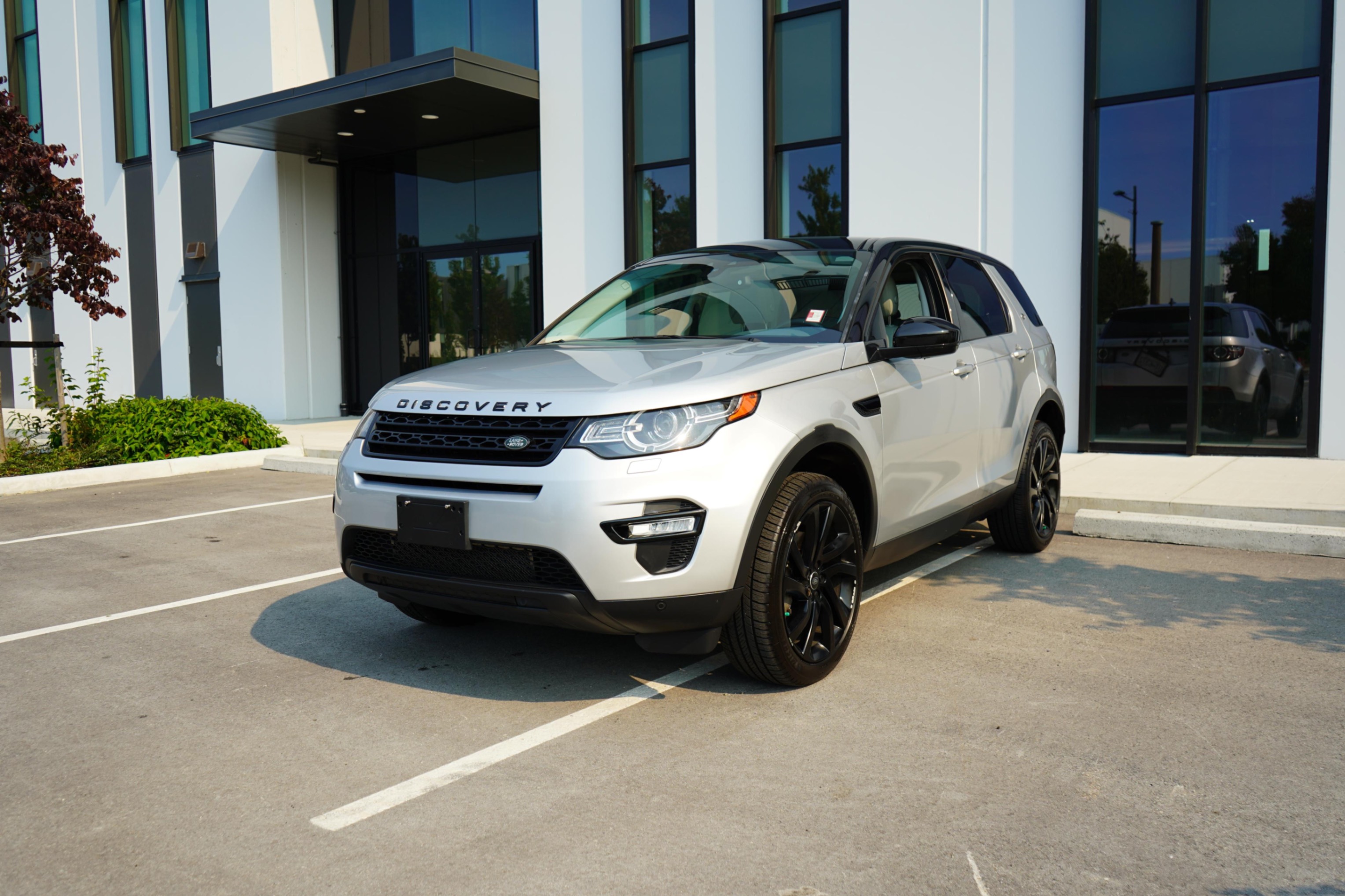 /worldwidemodernauto/2016-LandRover-DiscoverySport-008916130721479565.jpg