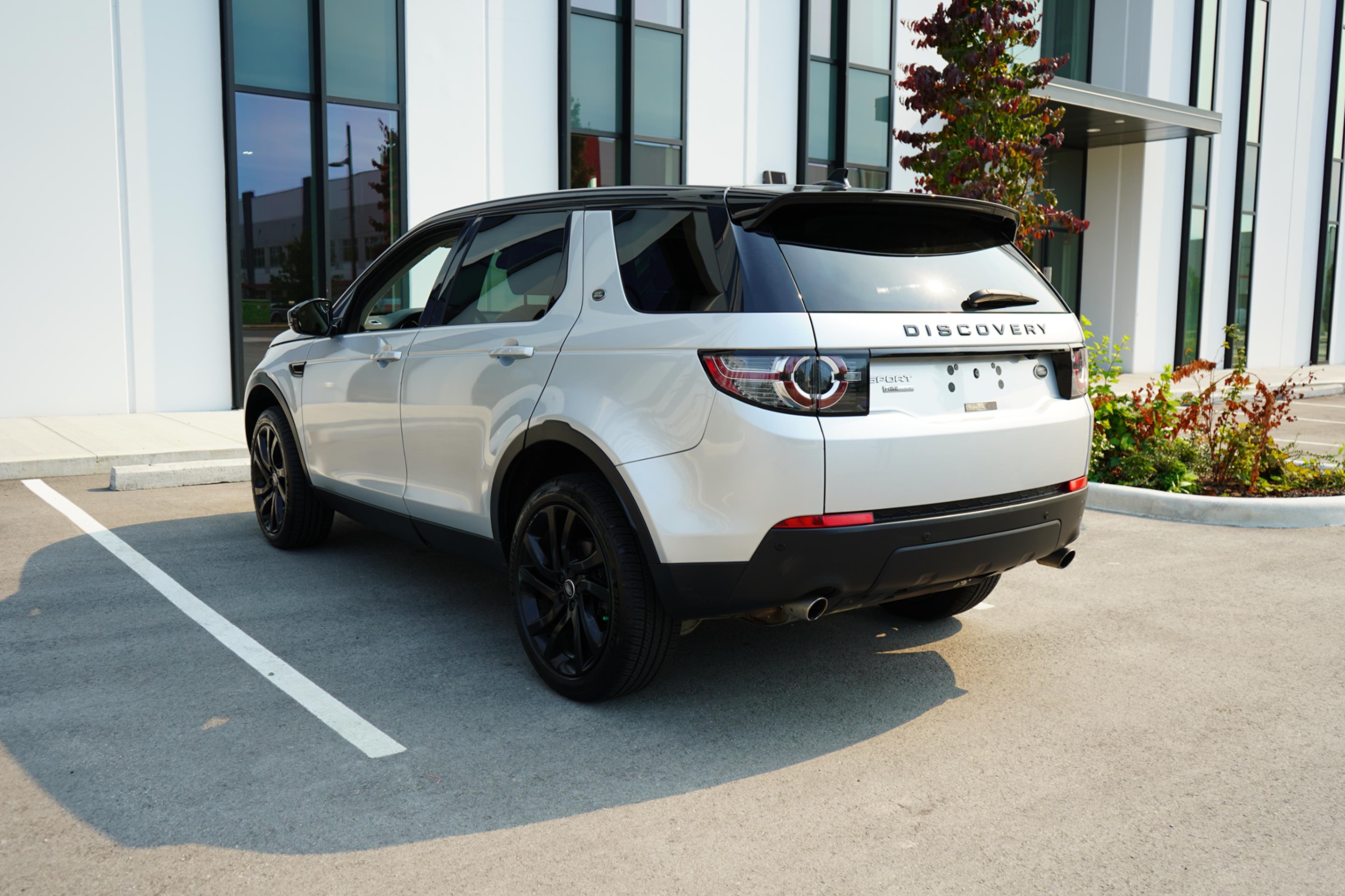 /worldwidemodernauto/2016-LandRover-DiscoverySport-3295312141041862.jpg