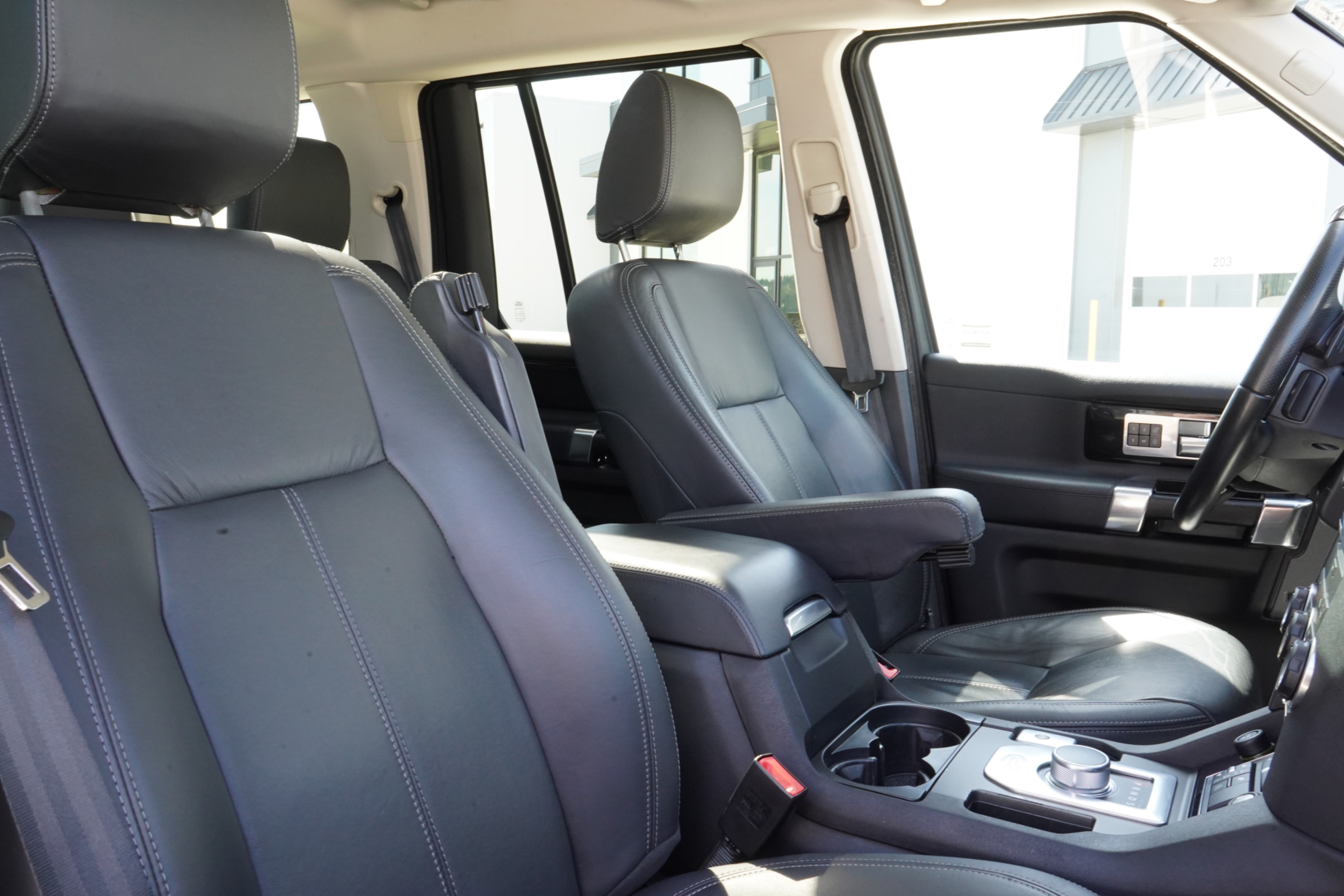 /worldwidemodernauto/2016-LandRover-LR4-6199353651456376.jpg