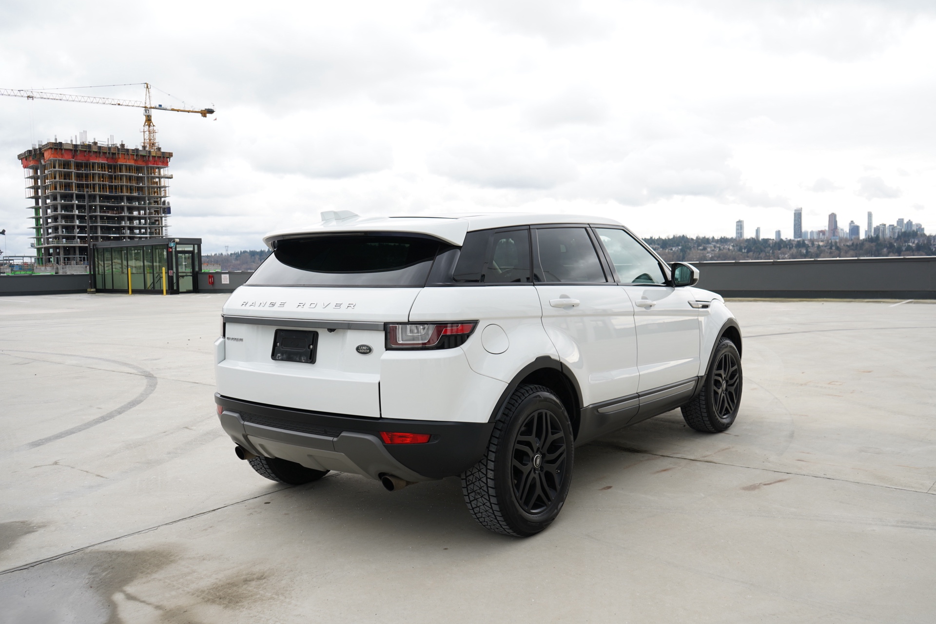 /worldwidemodernauto/2016-LandRover-RangeRover-18116105596230625.jpg