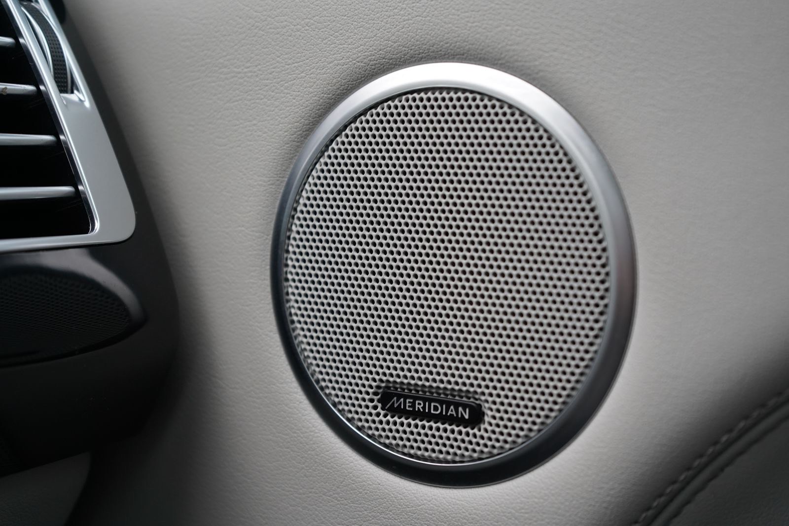 /worldwidemodernauto/2016-LandRover-RangeRover-20110530973939778.jpg