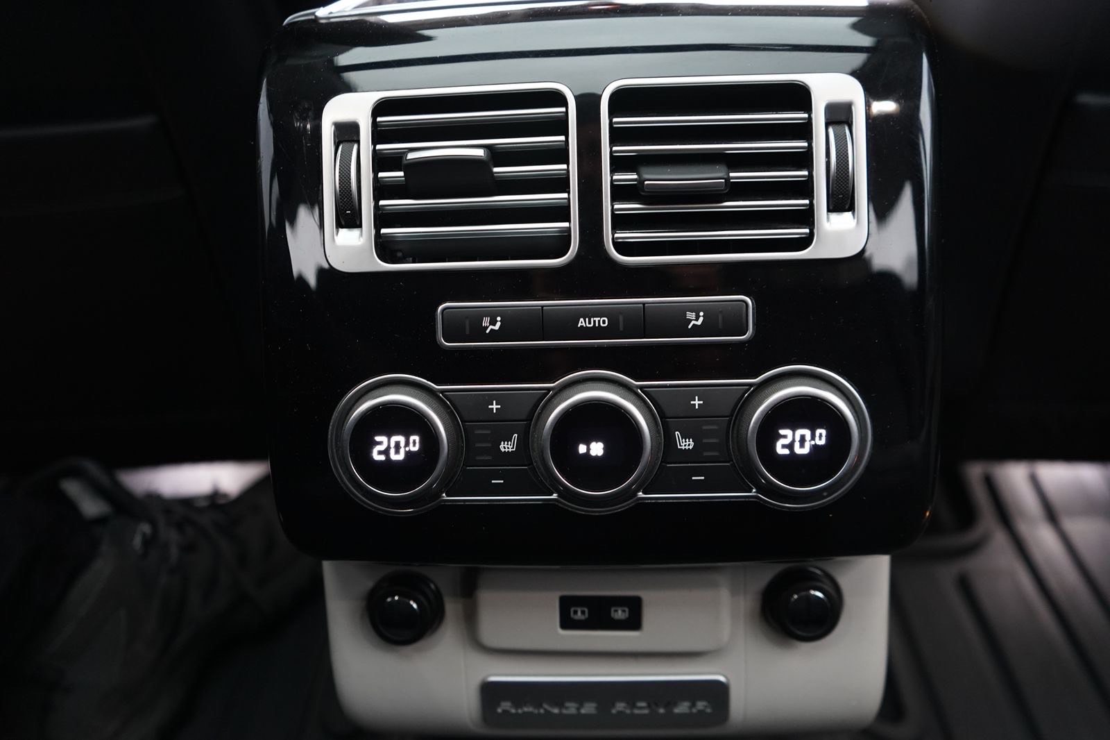 /worldwidemodernauto/2016-LandRover-RangeRover-21271687486153867.jpg