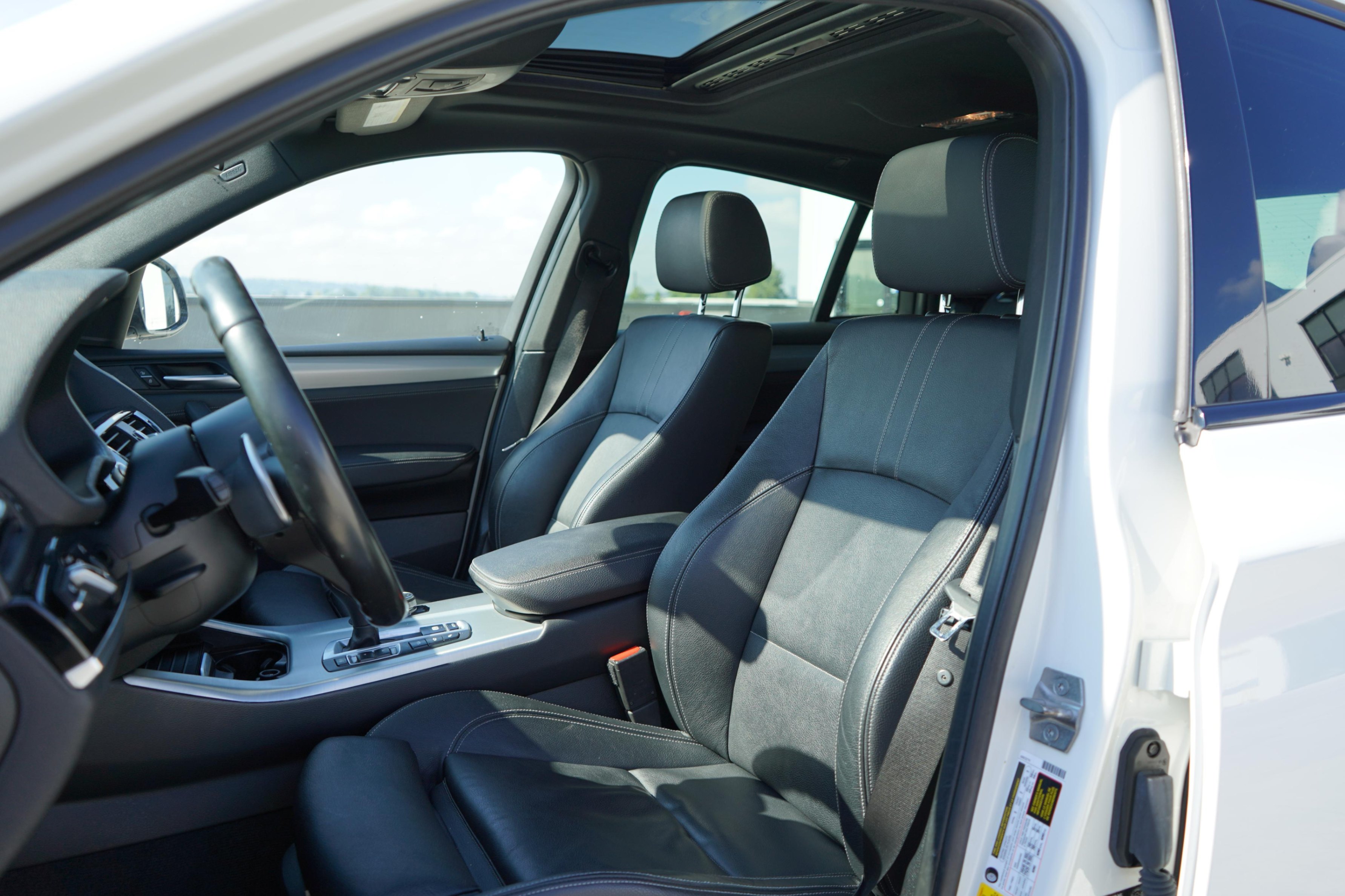/worldwidemodernauto/2017-BMW-X4-004909416890457319.jpg