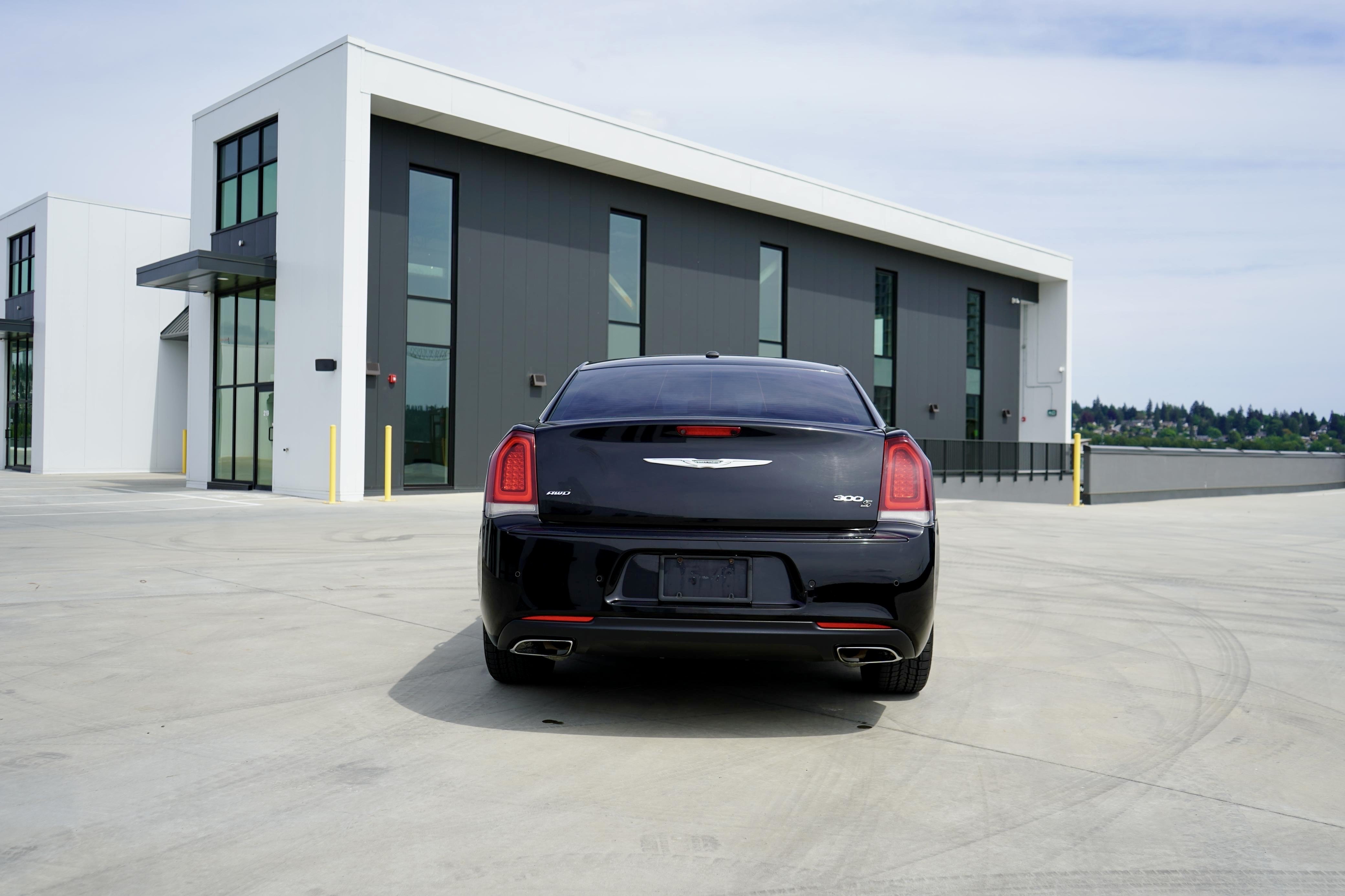 /worldwidemodernauto/2017-Chrysler-300-2978278725431944.jpg
