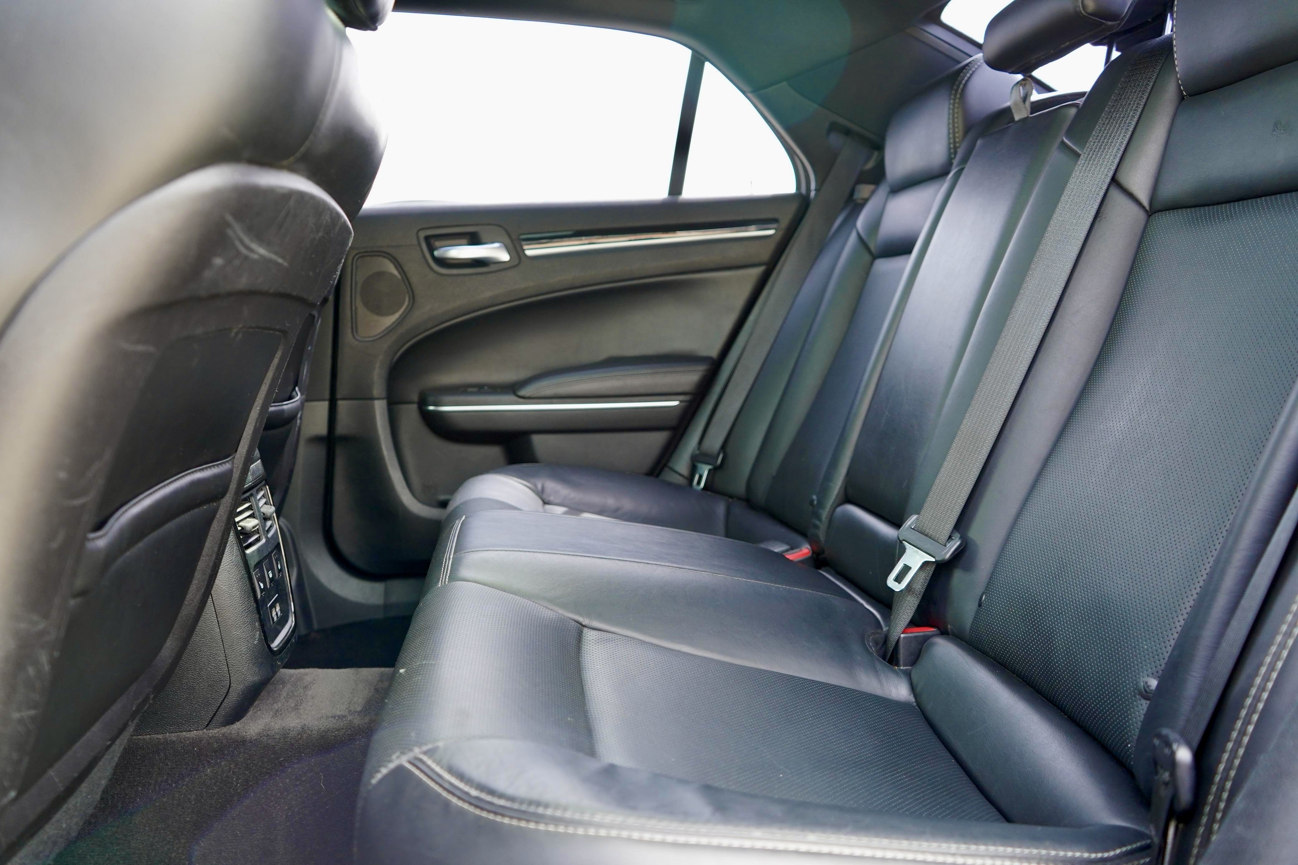 /worldwidemodernauto/2017-Chrysler-300-4685559514970521.jpg