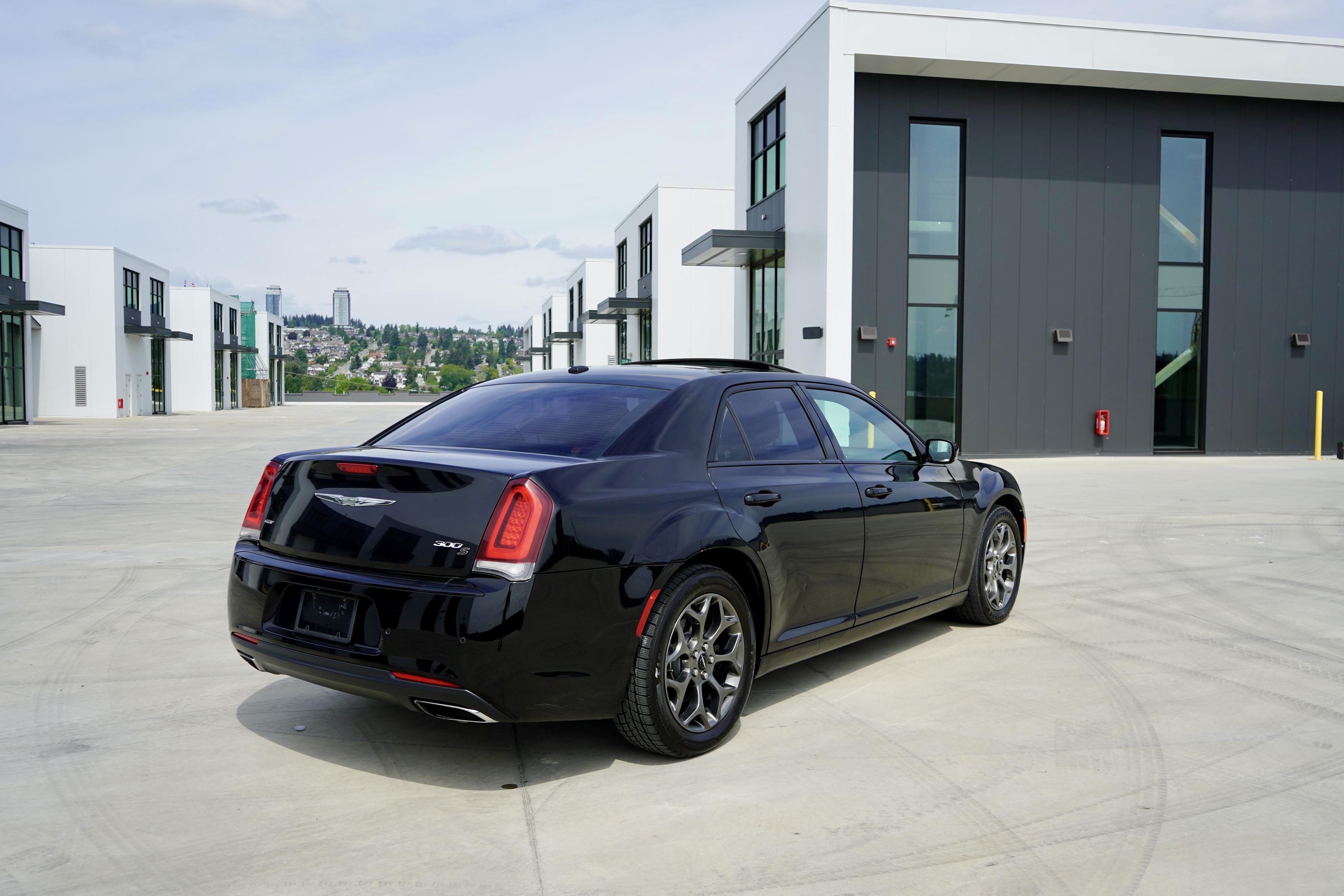 /worldwidemodernauto/2017-Chrysler-300-7122870370630603.jpg