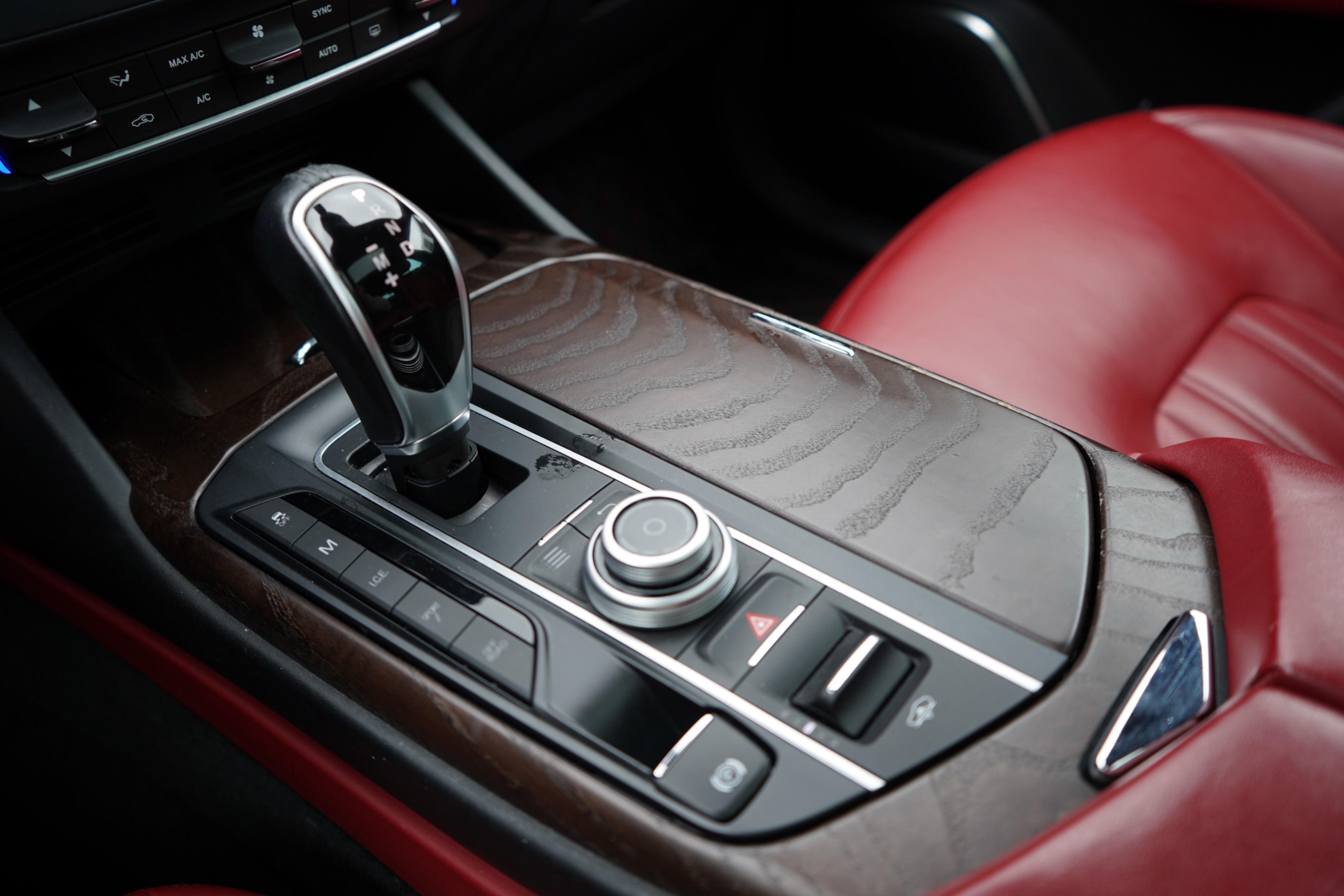 /worldwidemodernauto/2017-Maserati-Levante-5879477452988993.jpg