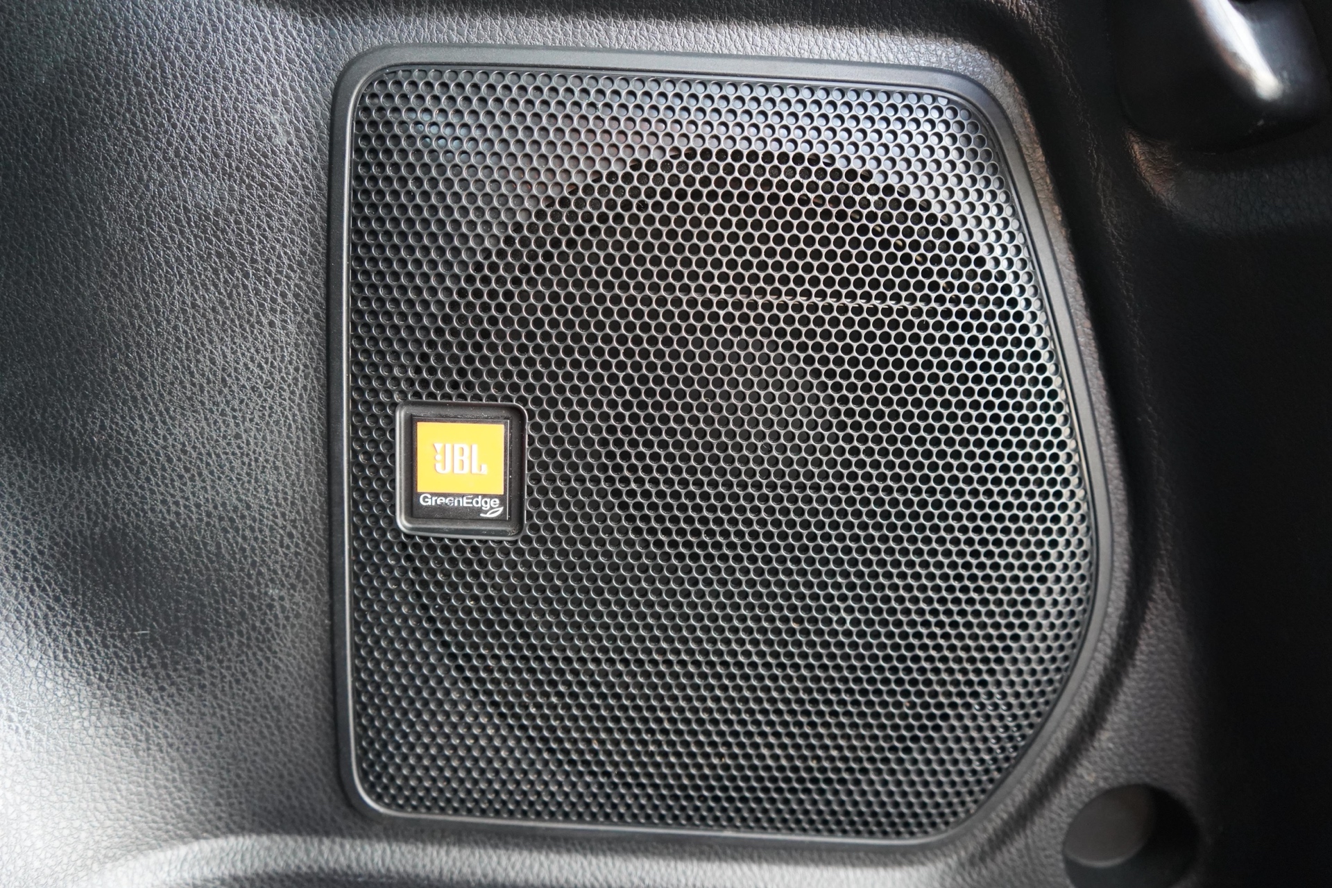 /worldwidemodernauto/2017-Toyota-RAV4-5875804583783801.jpg