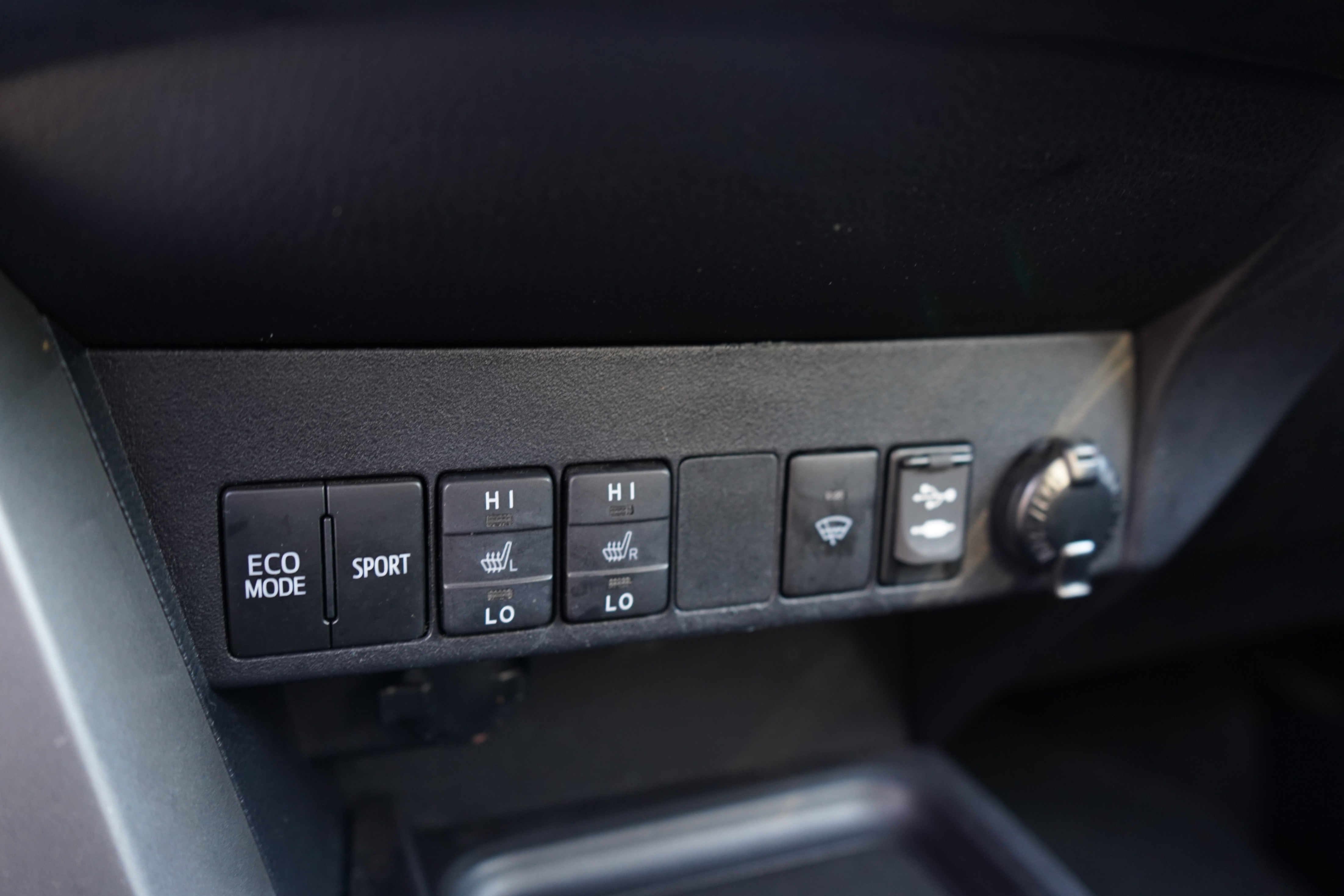/worldwidemodernauto/2017-Toyota-RAV4-8383669283257469.jpg
