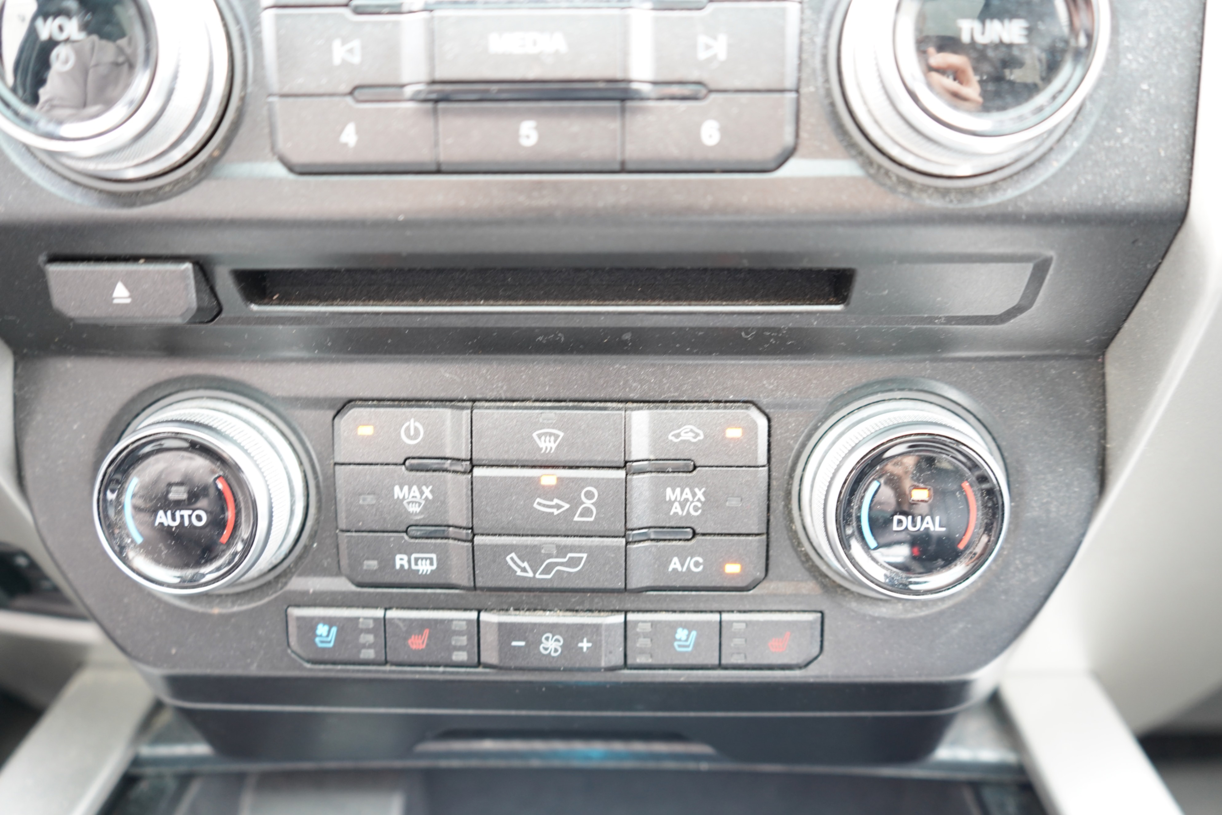 /worldwidemodernauto/2018-Ford-F-150-5446189203745198.jpg