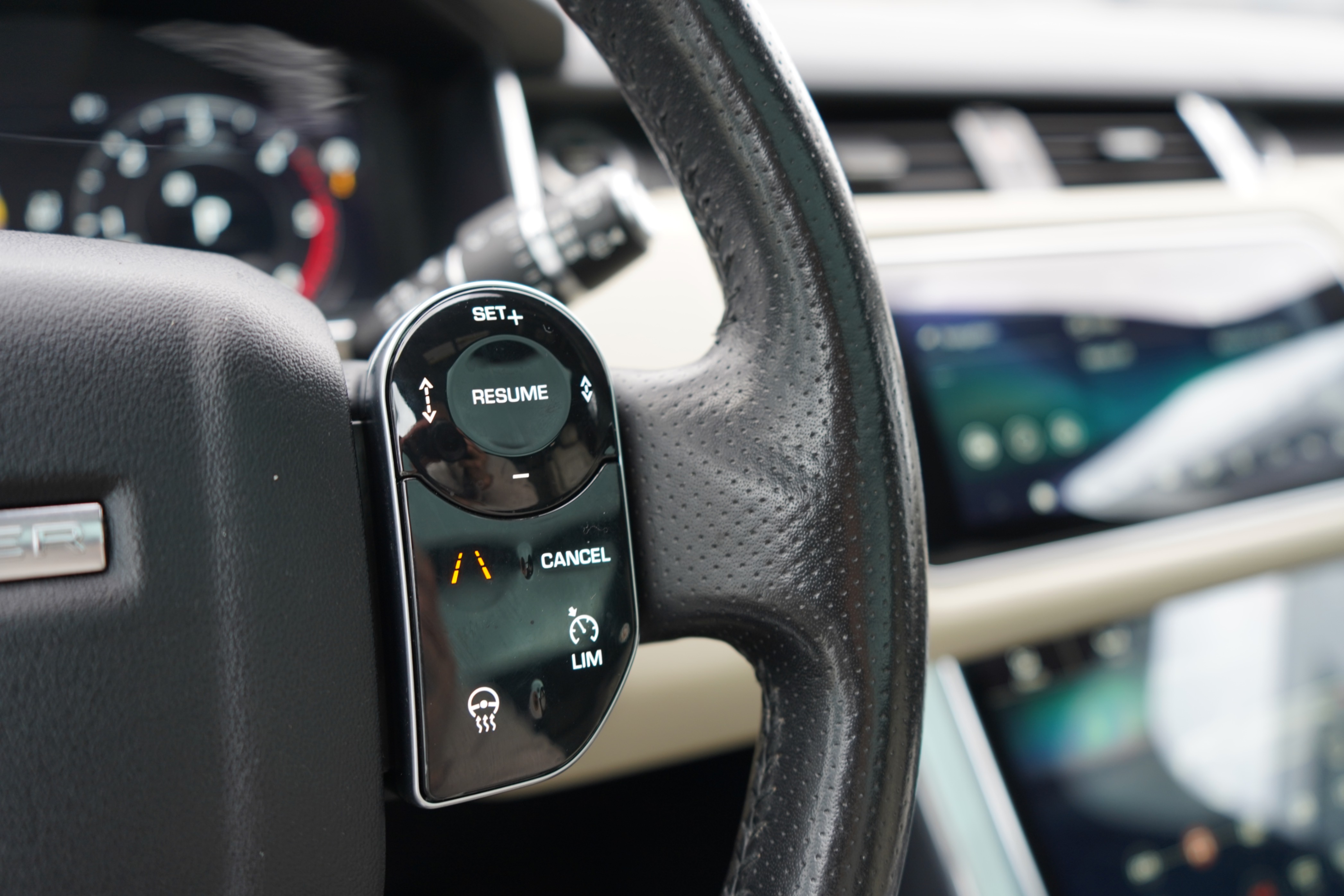 /worldwidemodernauto/2018-LandRover-RangeRover-47989629722874283.jpg