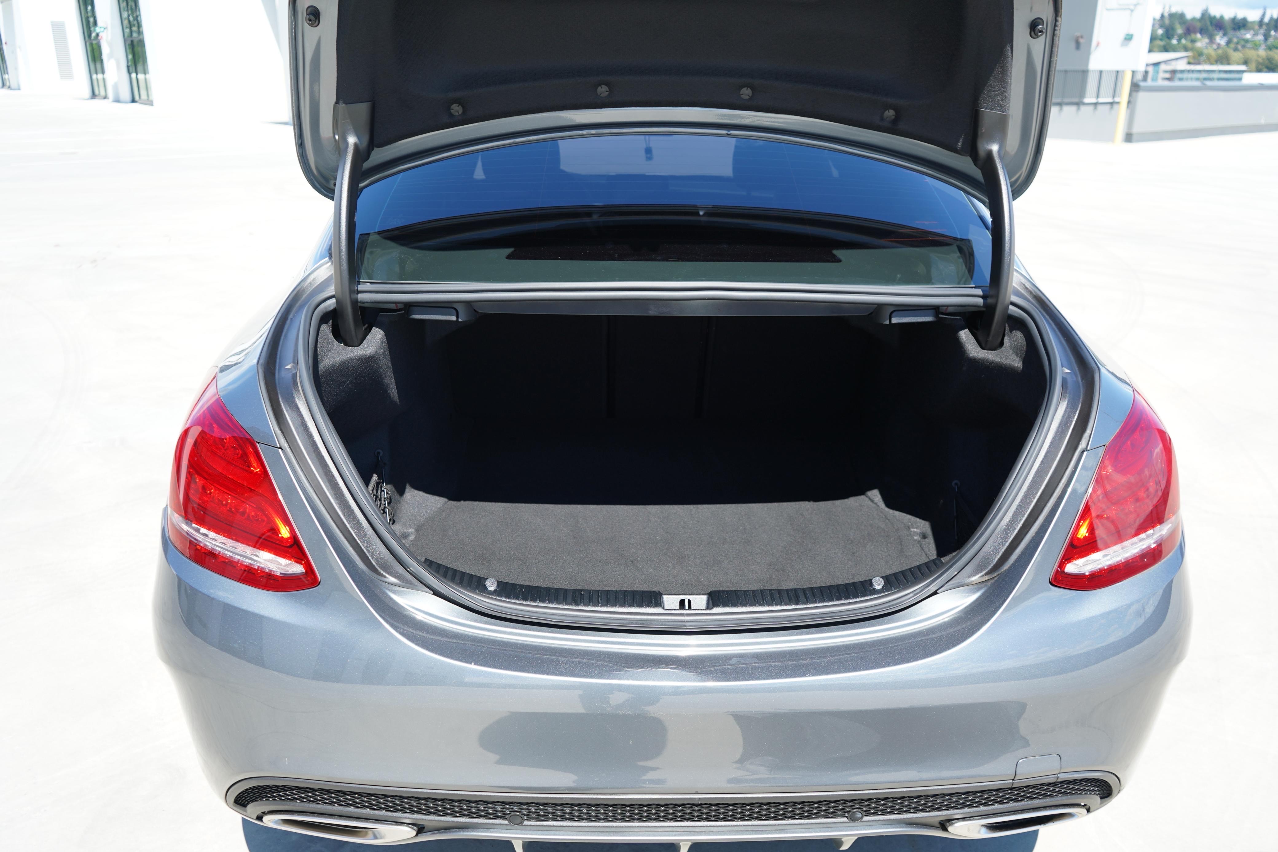 /worldwidemodernauto/2018-Mercedes-Benz-C-Class-3048366619626208.jpg