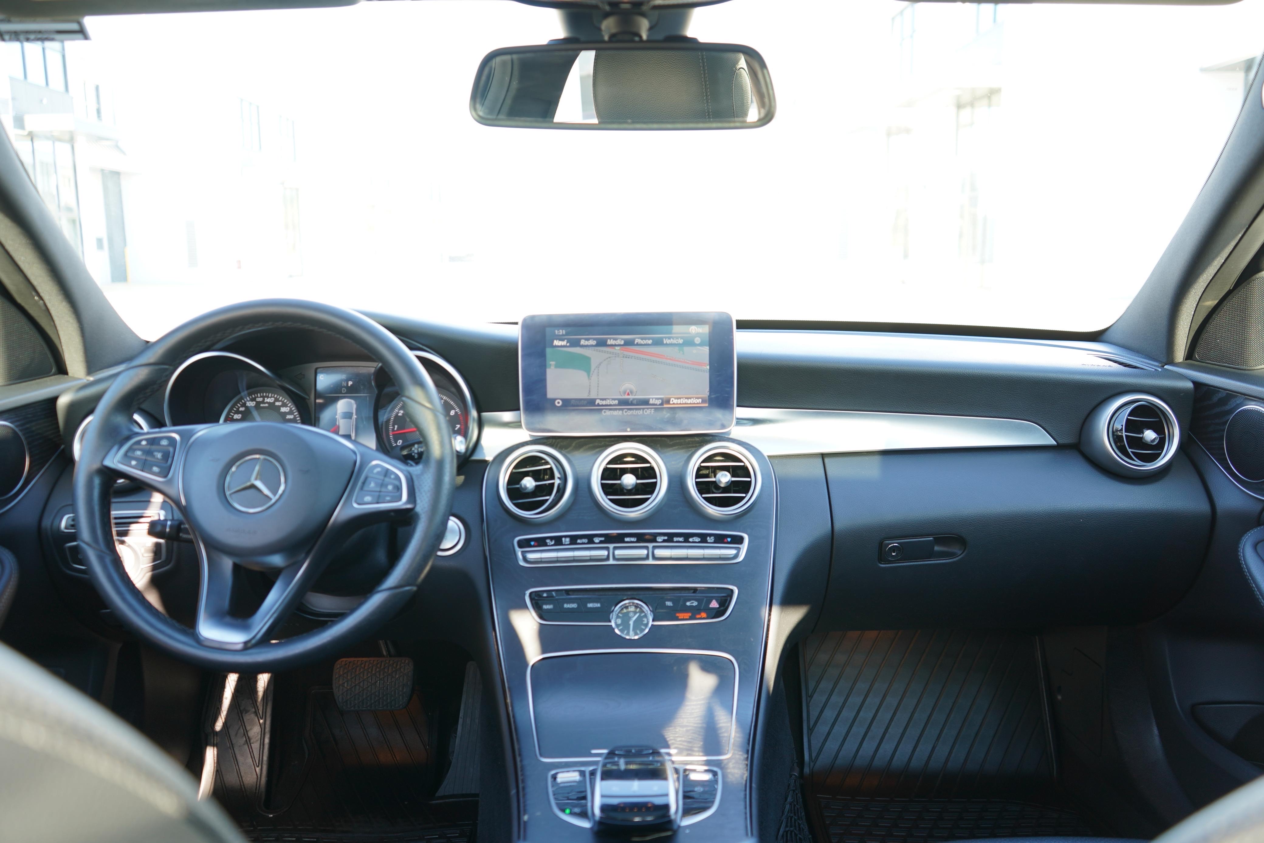 /worldwidemodernauto/2018-Mercedes-Benz-C-Class-49933831979124.jpg