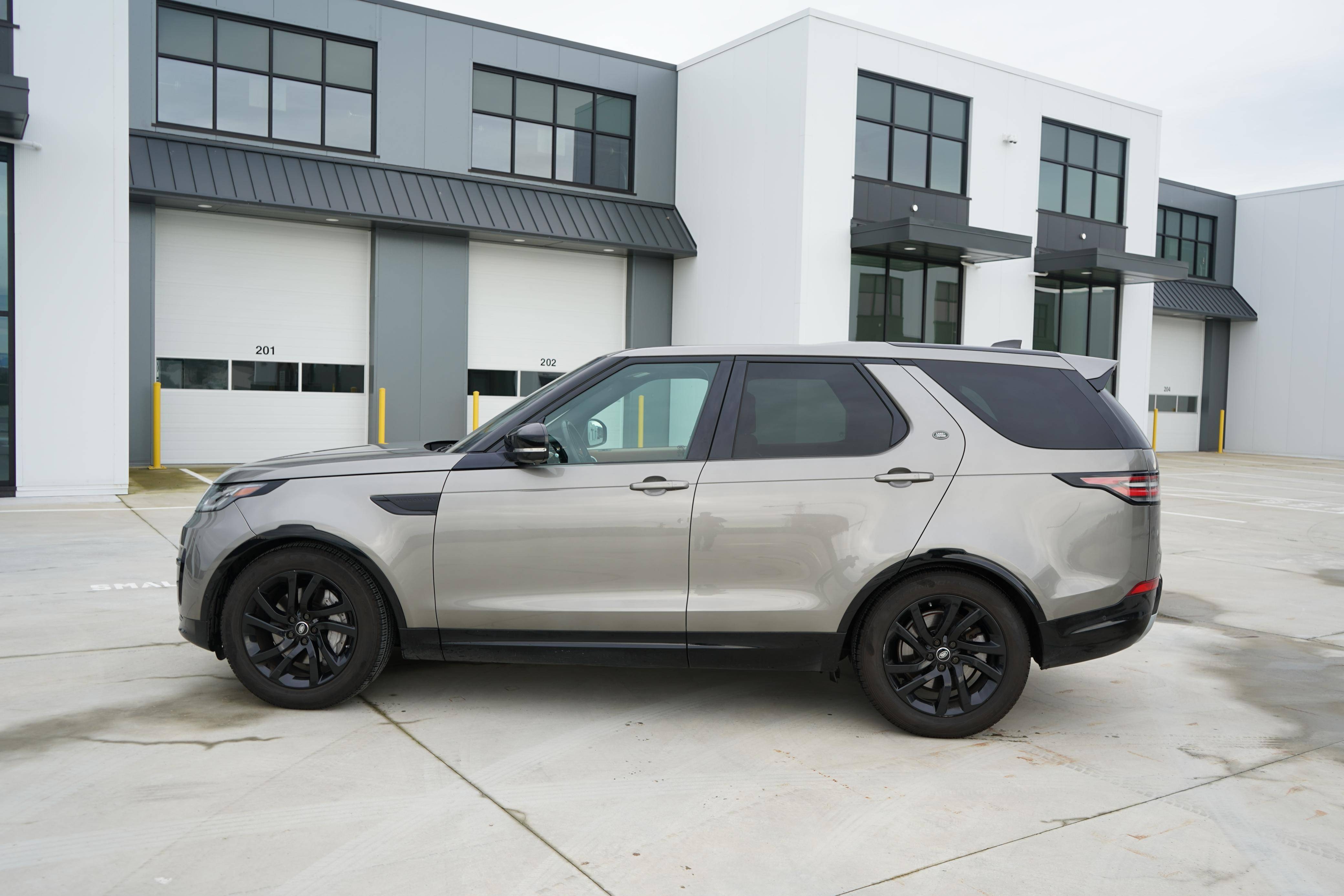 /worldwidemodernauto/2019-LandRover-Discovery-09345143780918042.jpg