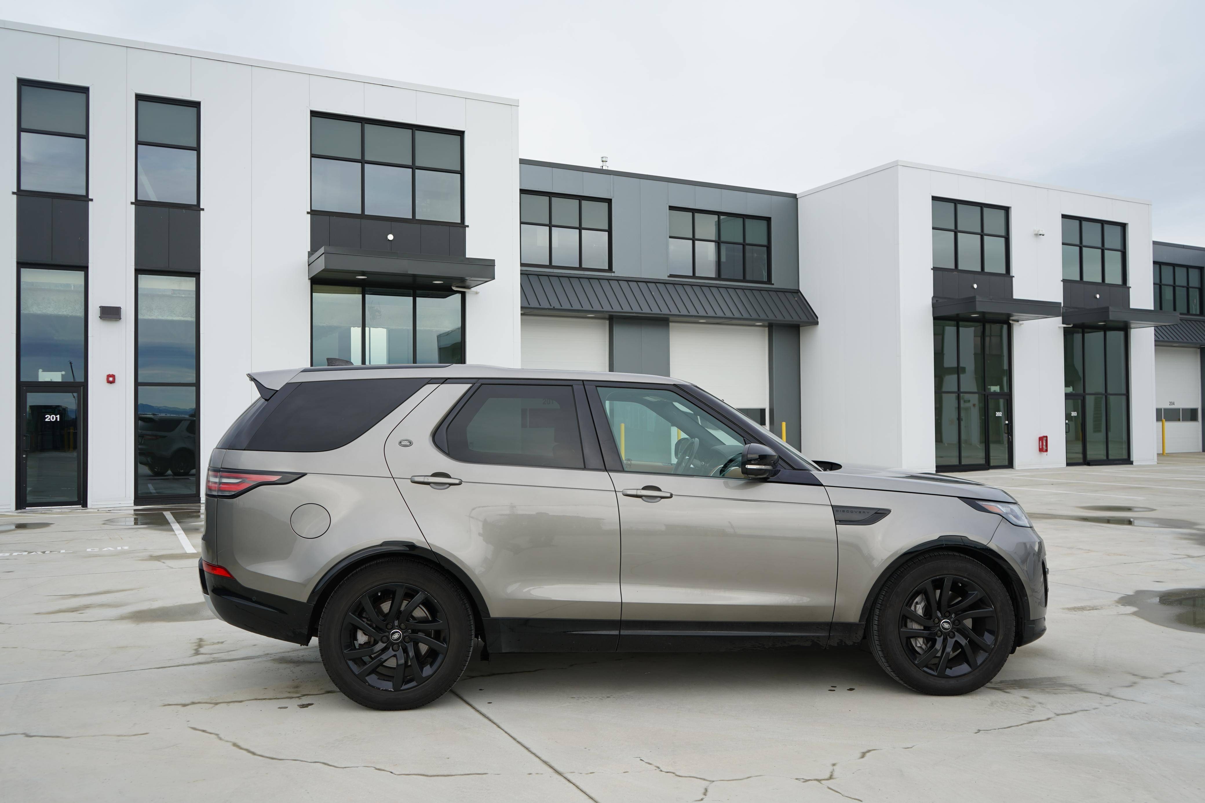 /worldwidemodernauto/2019-LandRover-Discovery-75060386506186.jpg