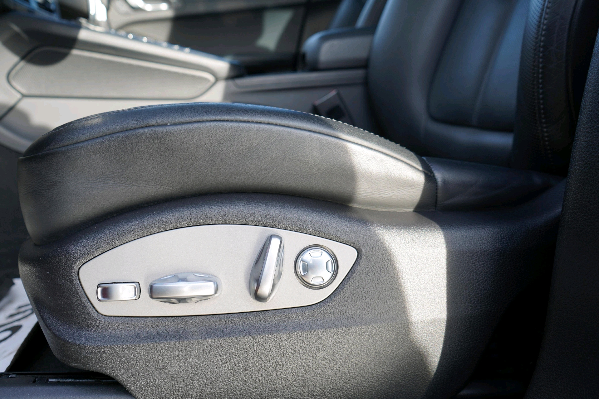 /worldwidemodernauto/2019-Porsche-Macan-41227647877433604.jpg