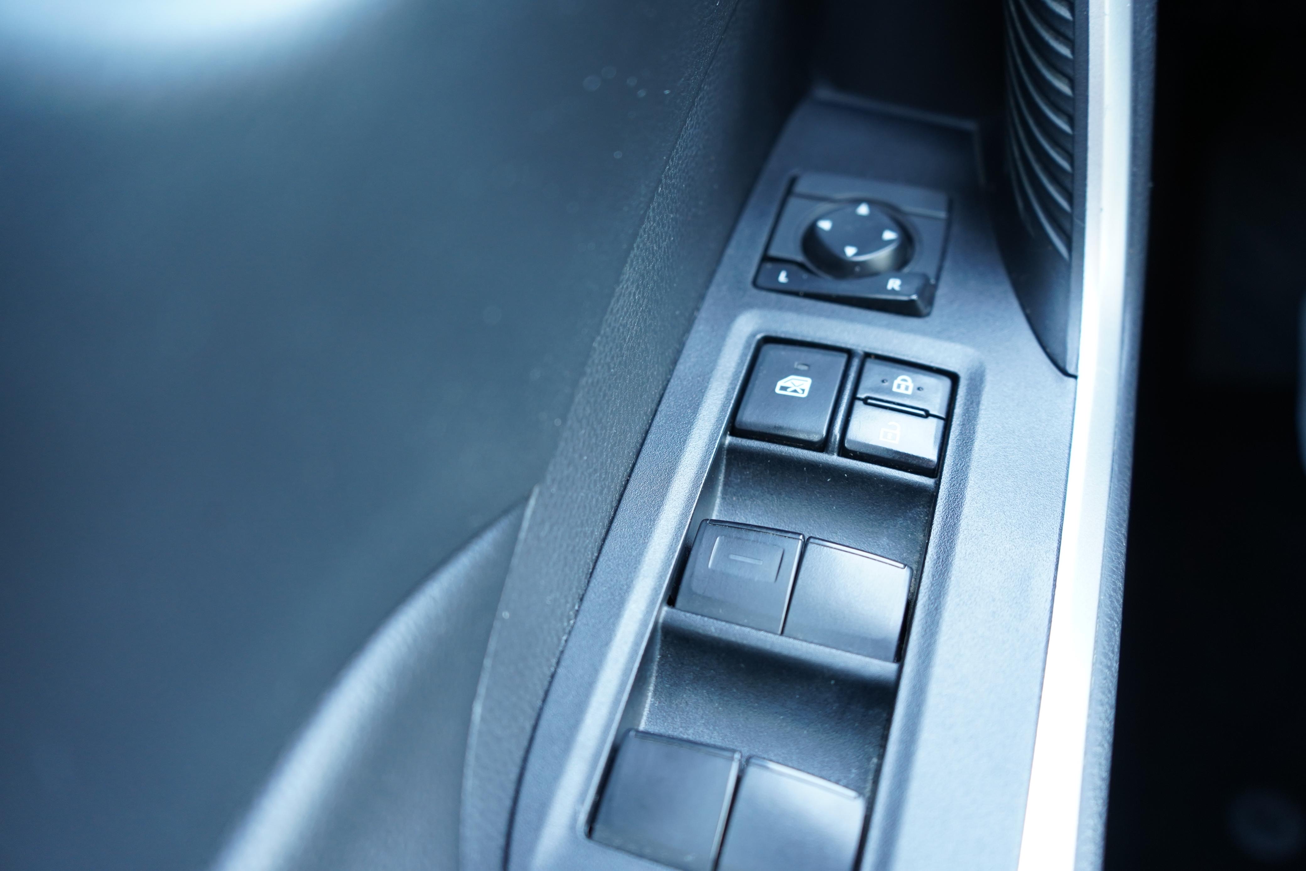/worldwidemodernauto/2019-Toyota-RAV4-04013045991273989.jpg