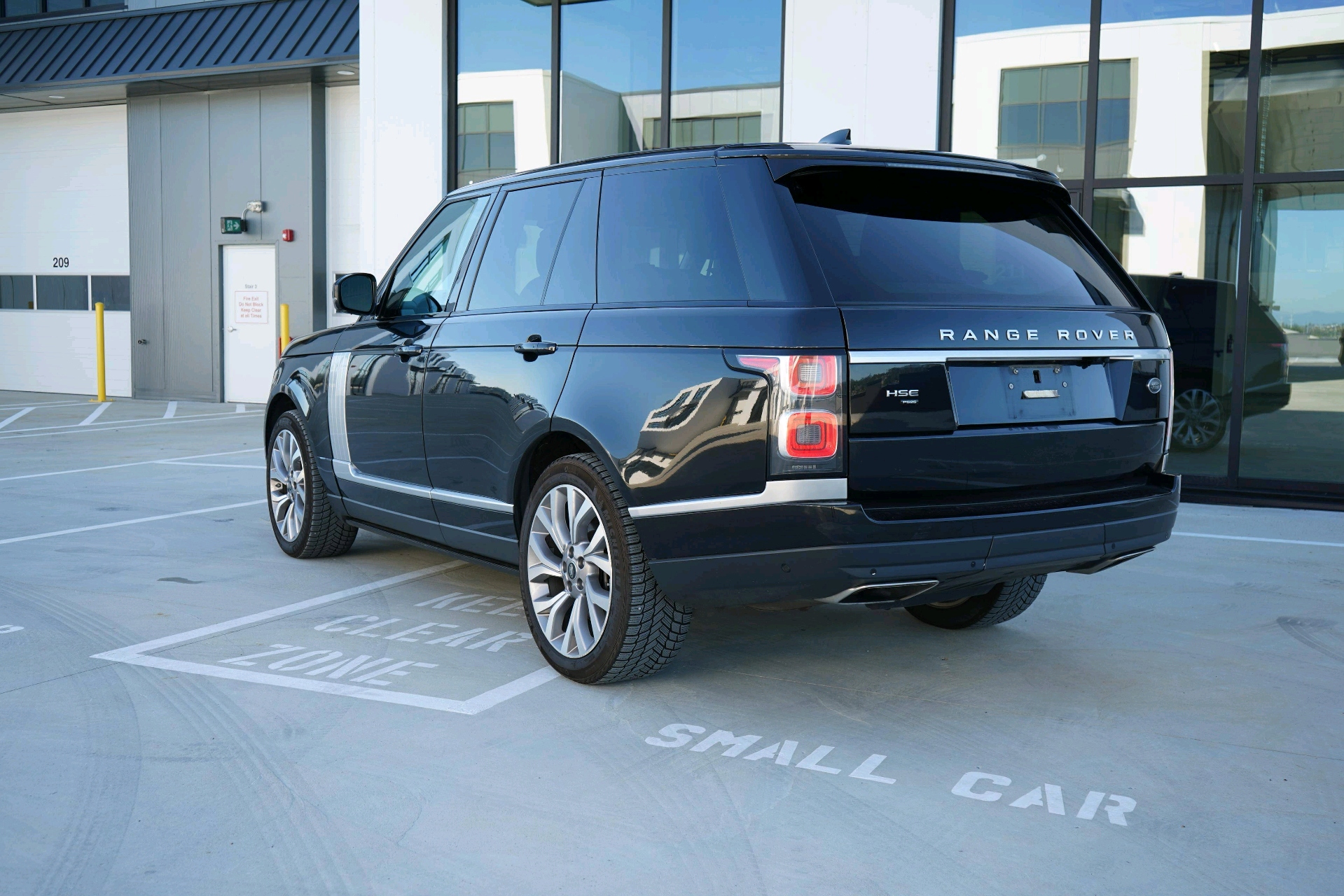/worldwidemodernauto/2020-LandRover-RangeRover-08754133194636826.jpg