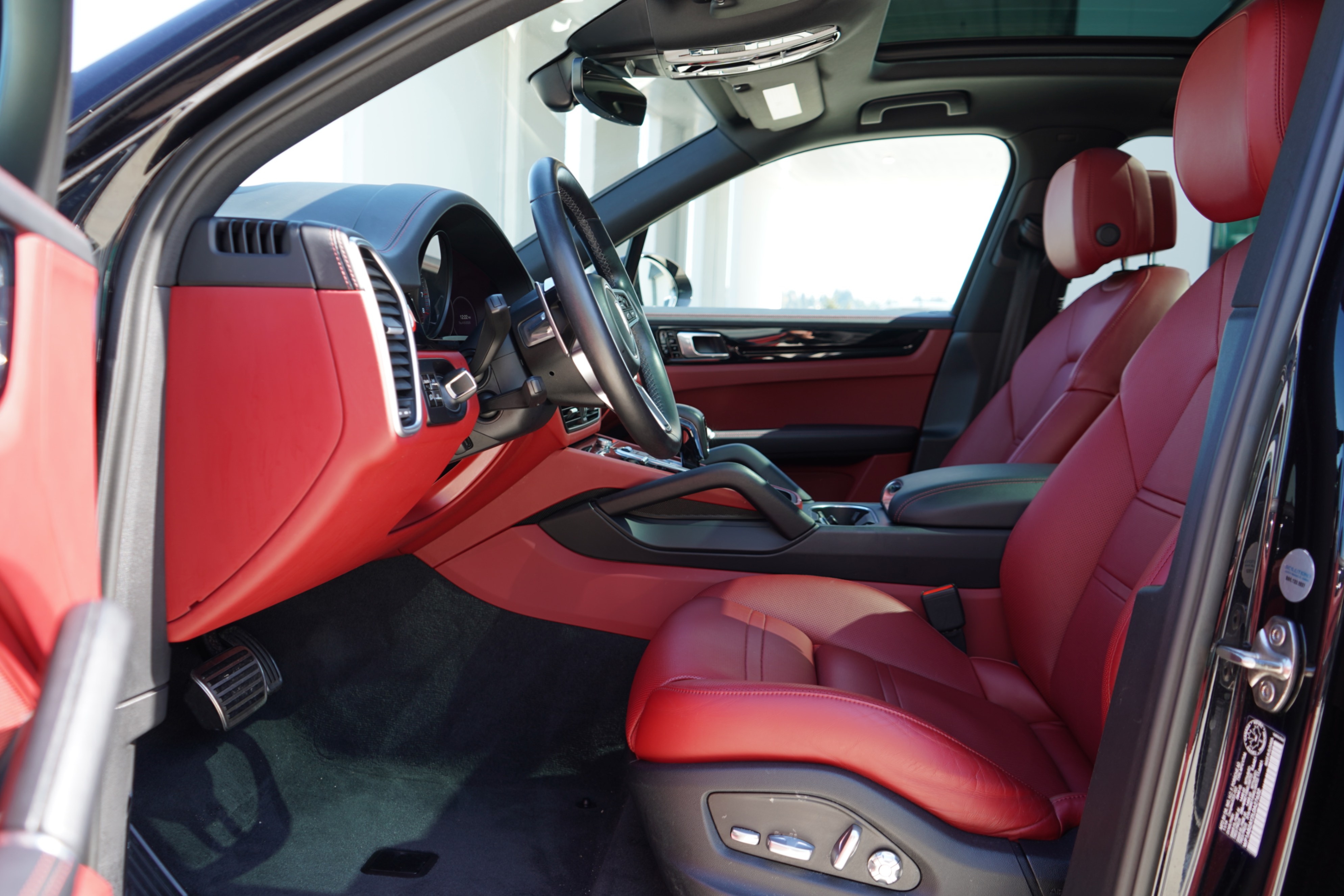 /worldwidemodernauto/2020-Porsche-Cayenne-34978715939232785.jpg