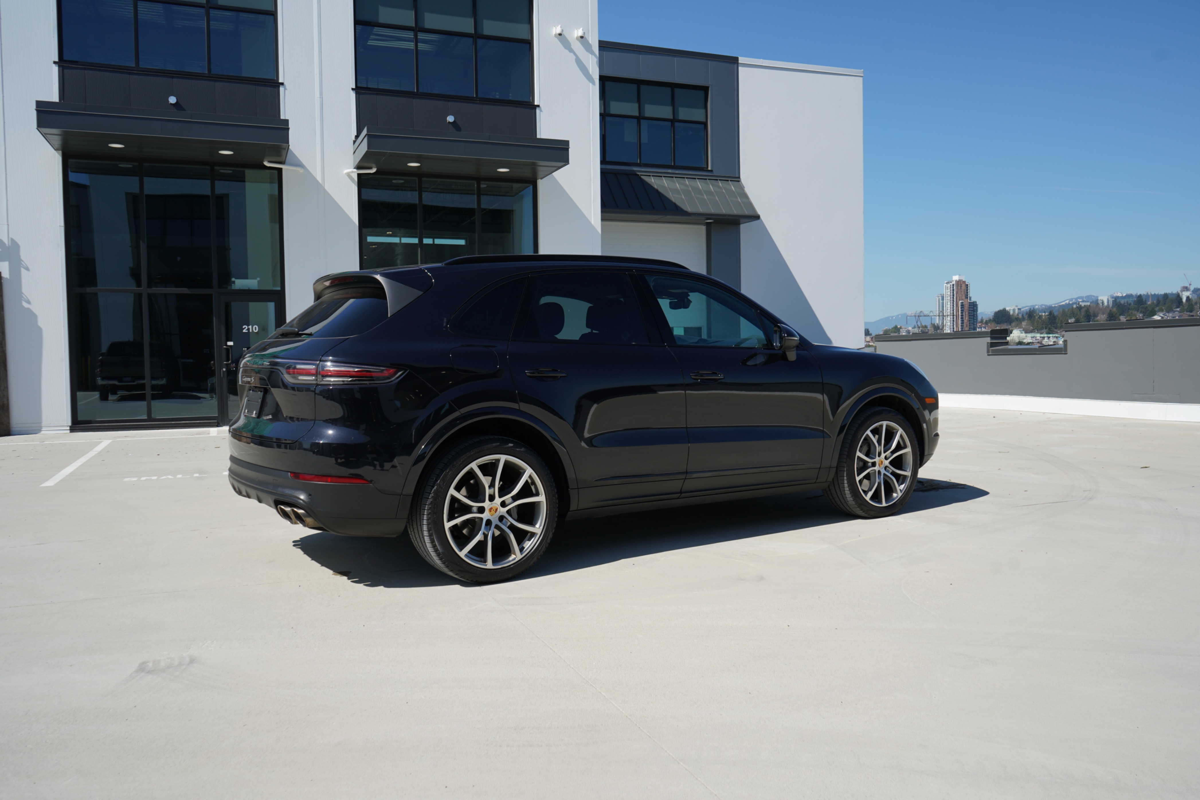 /worldwidemodernauto/2020-Porsche-Cayenne-5296526083712618.jpg