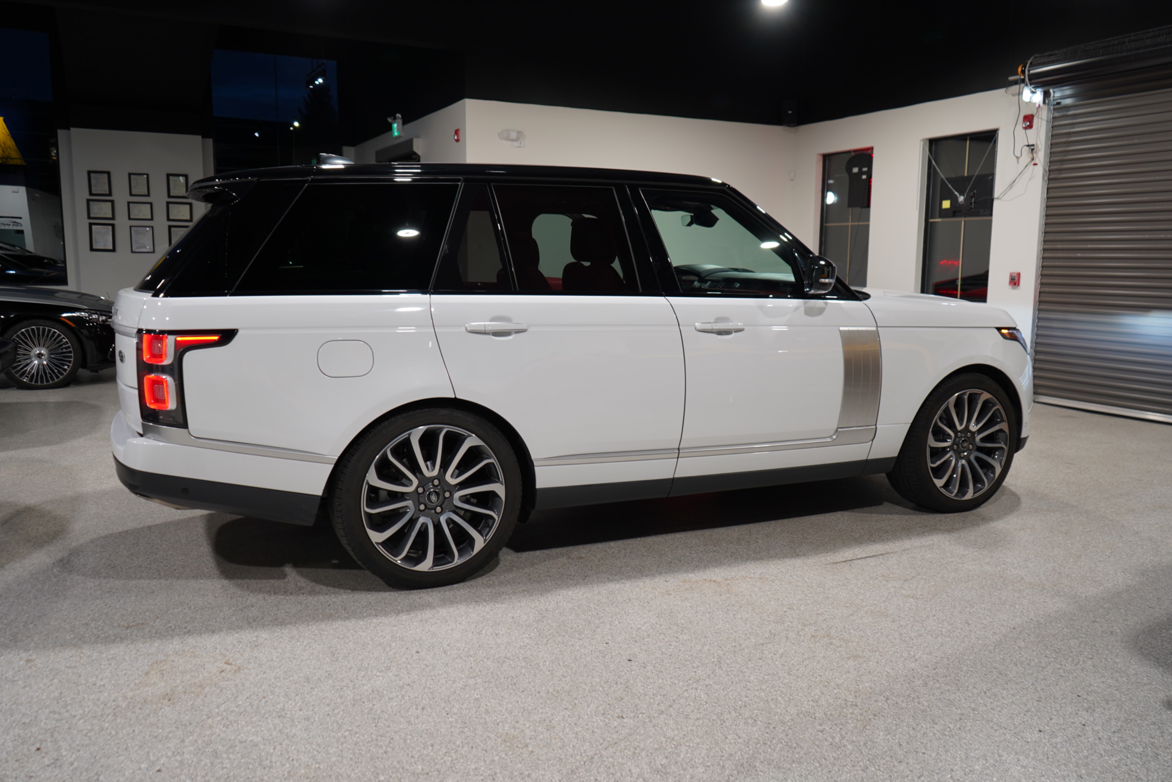 /worldwidemodernauto/2021-LandRover-RangeRover-28009598520799006.jpg