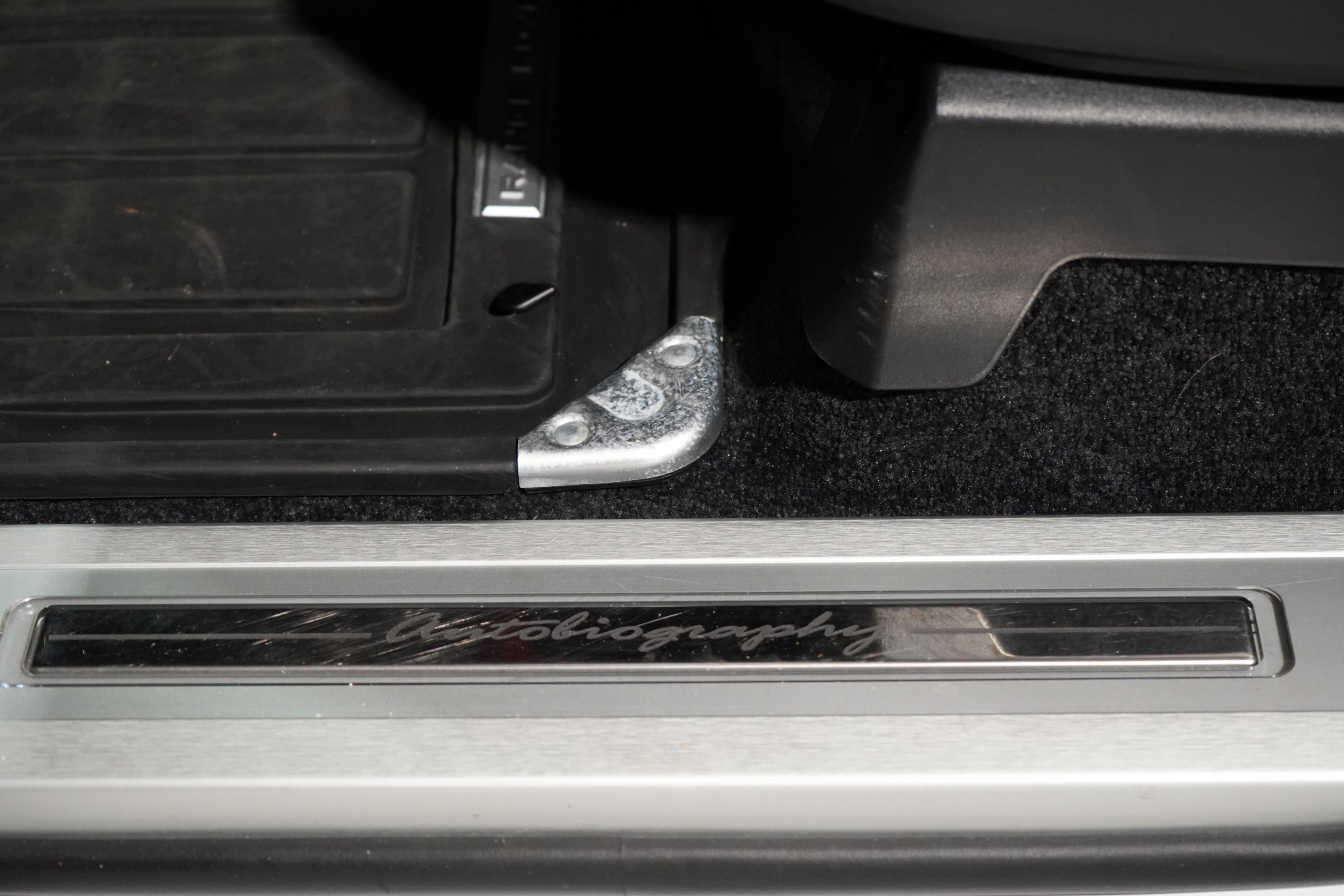 /worldwidemodernauto/2021-LandRover-RangeRover-8138319945521211.jpg