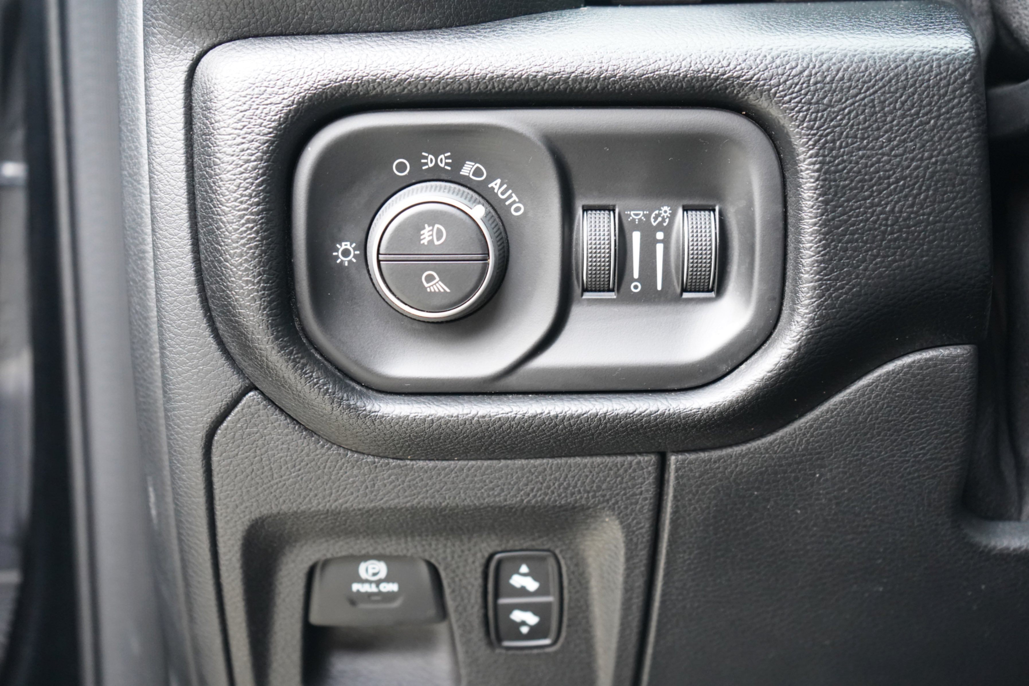 /worldwidemodernauto/2021-Ram-1500-4371216148749497.jpg