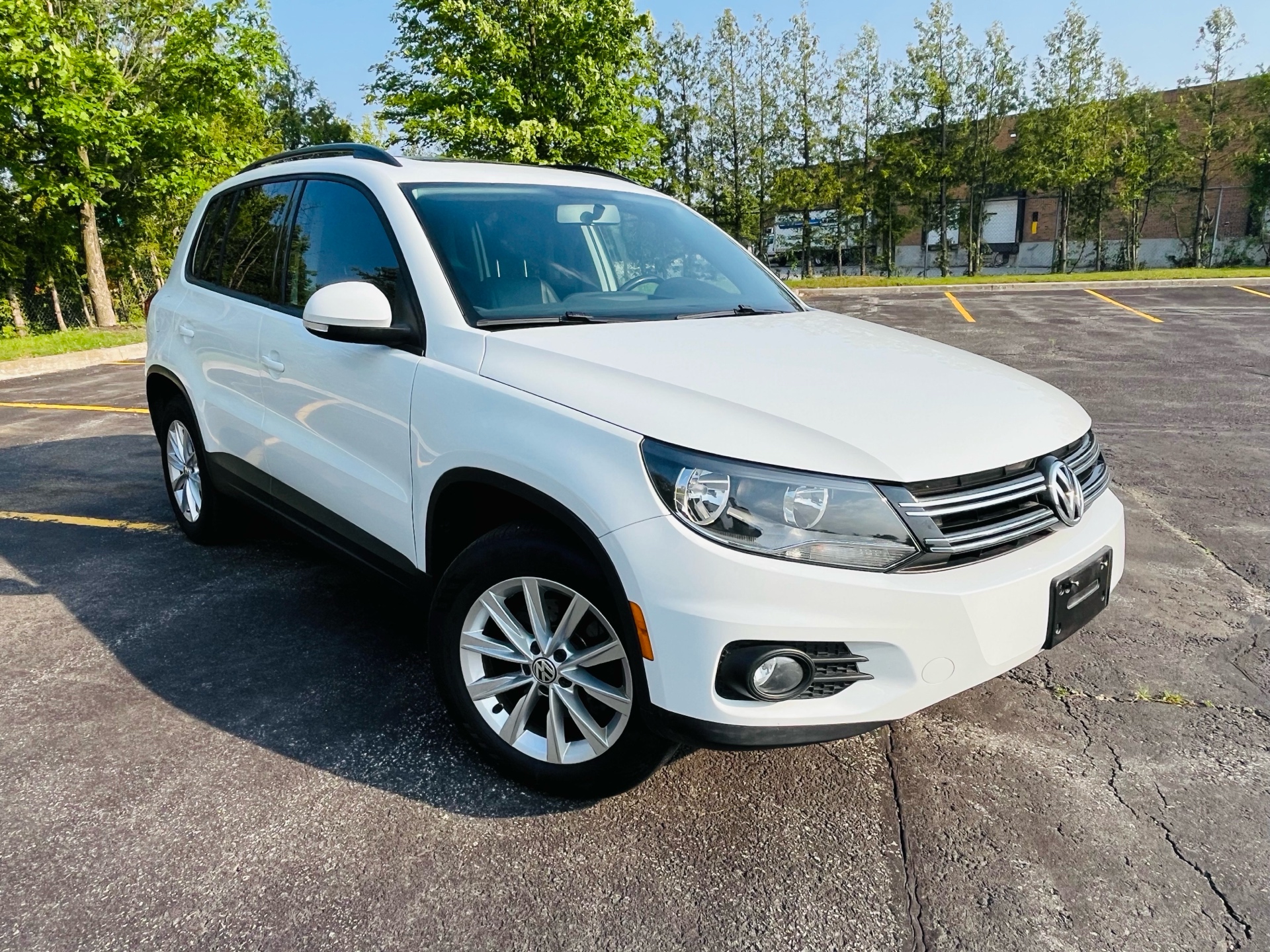 /xsellfinecars/2015-Volkswagen-Tiguan-15242985129146813.jpg