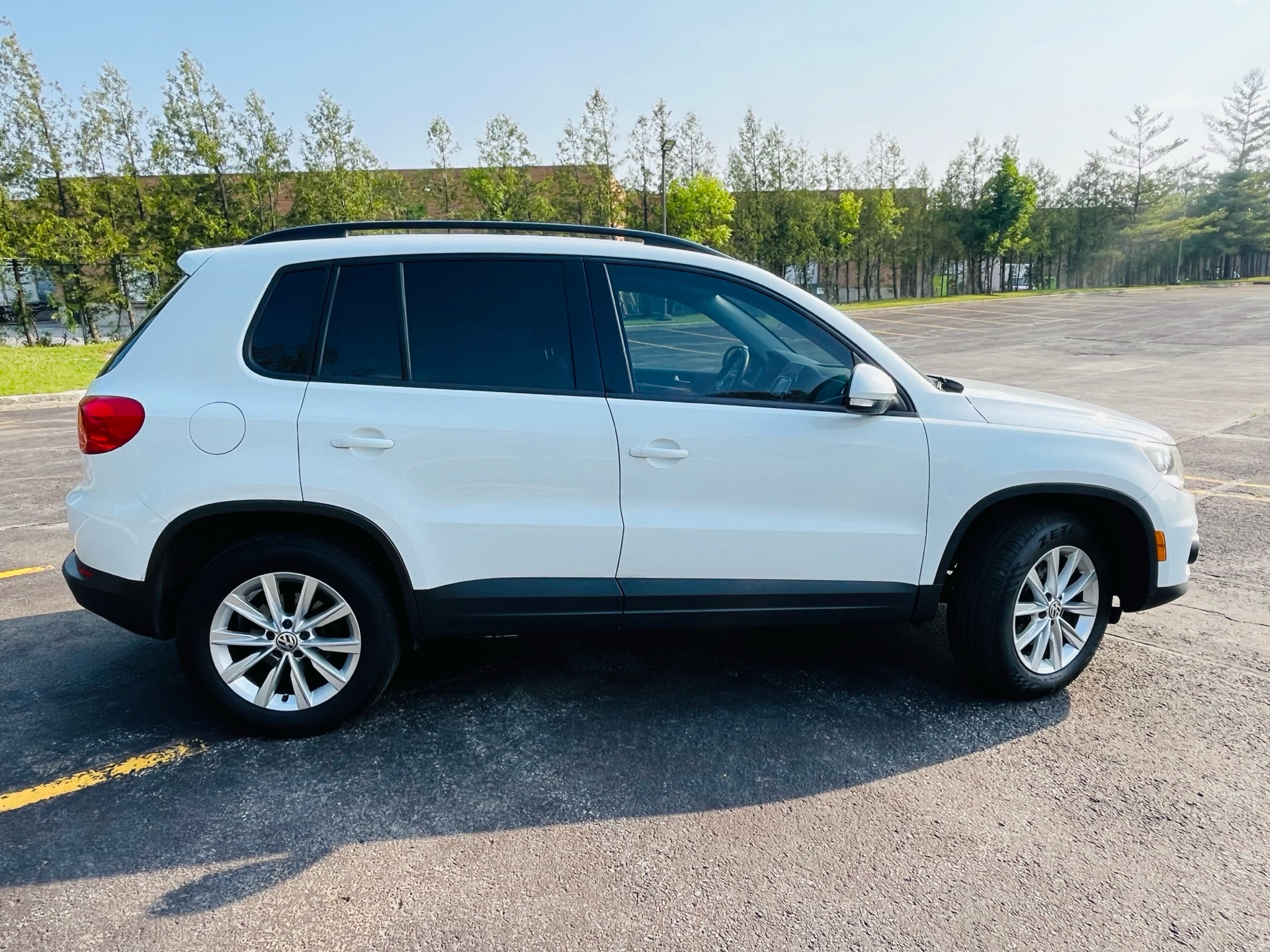 /xsellfinecars/2015-Volkswagen-Tiguan-3323251147027657.jpg