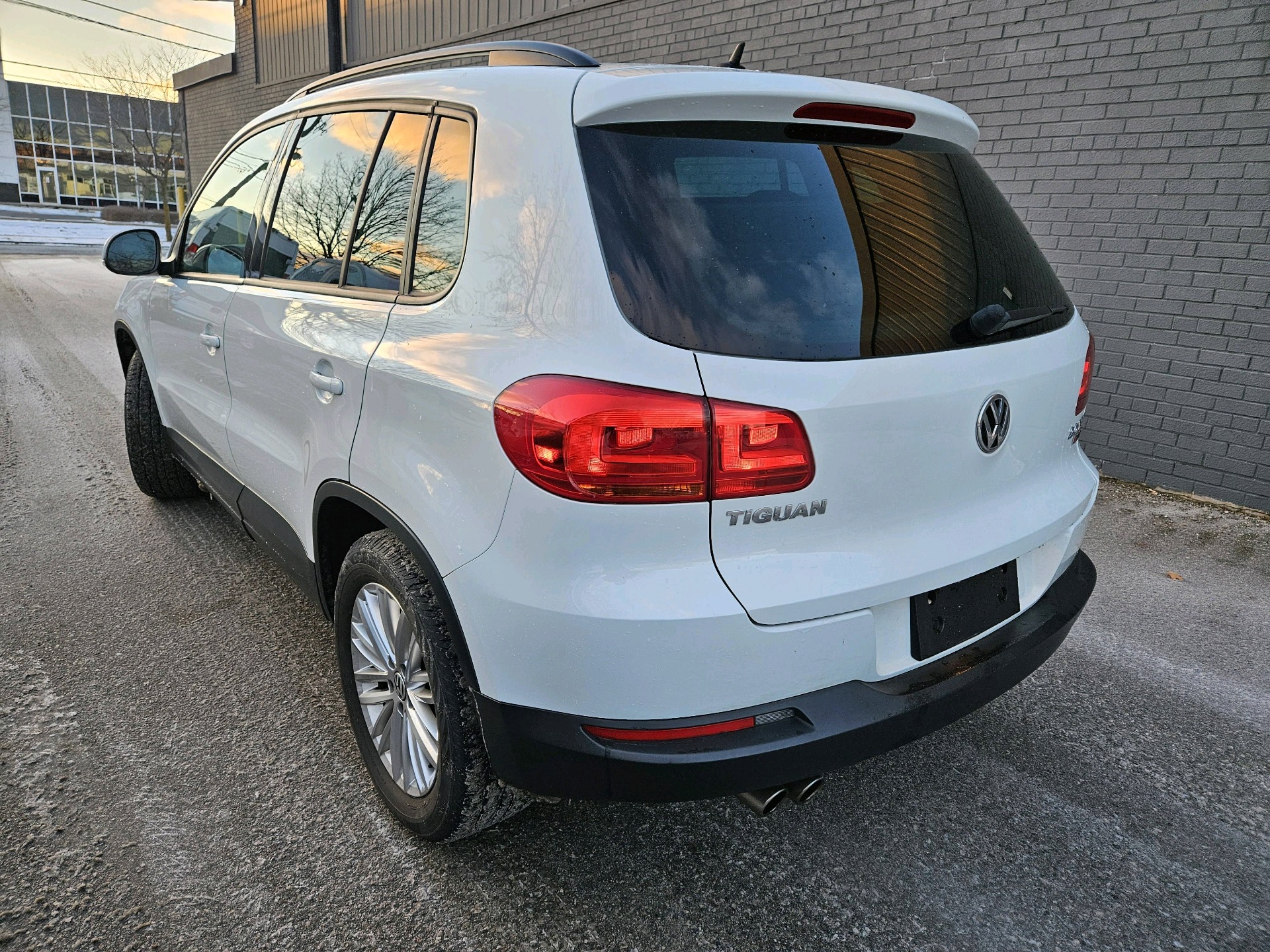 /xsellfinecars/2016-Volkswagen-Tiguan-5355272406236233.jpg
