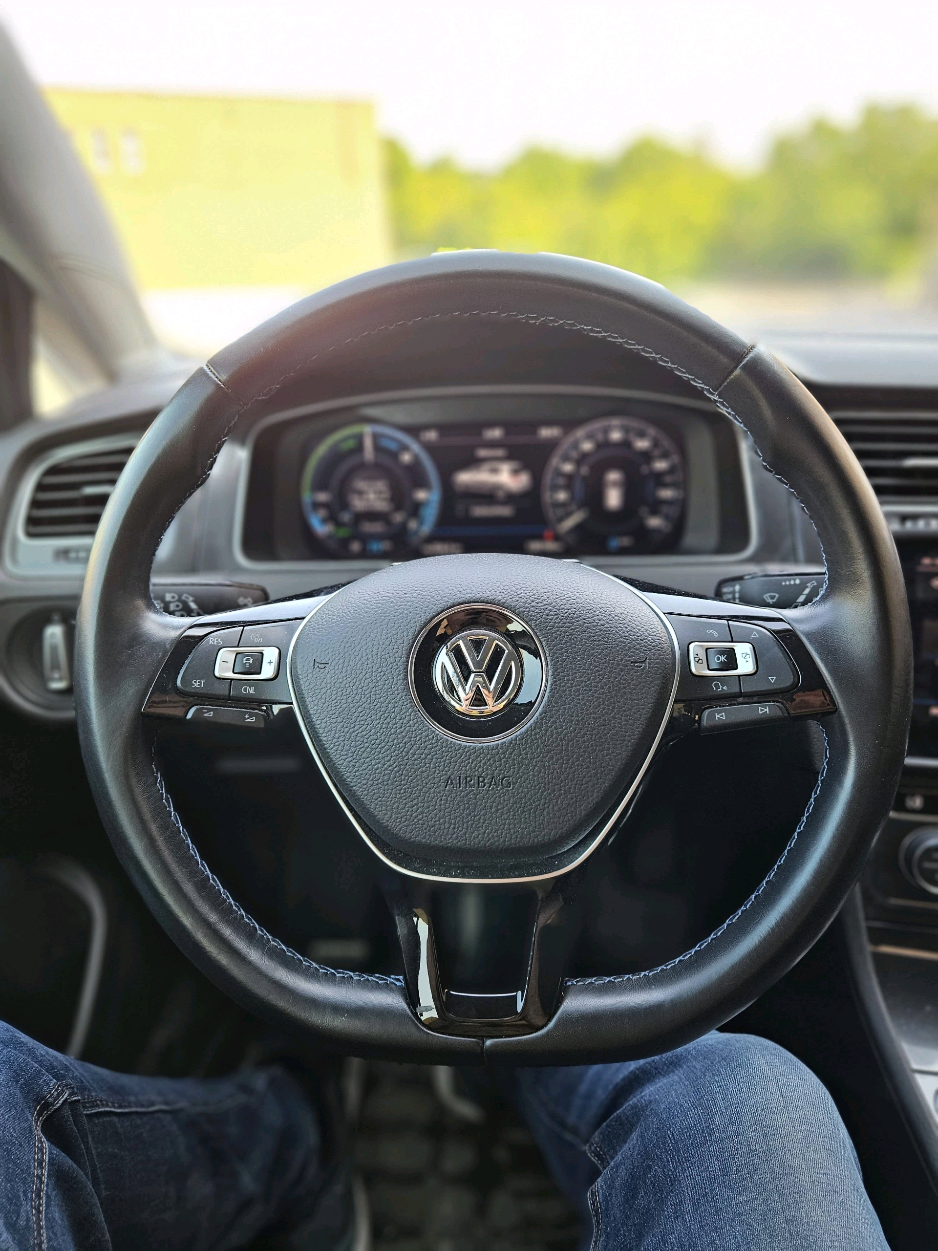/xsellfinecars/2017-Volkswagen-E-Golf-6446367782176186.jpg