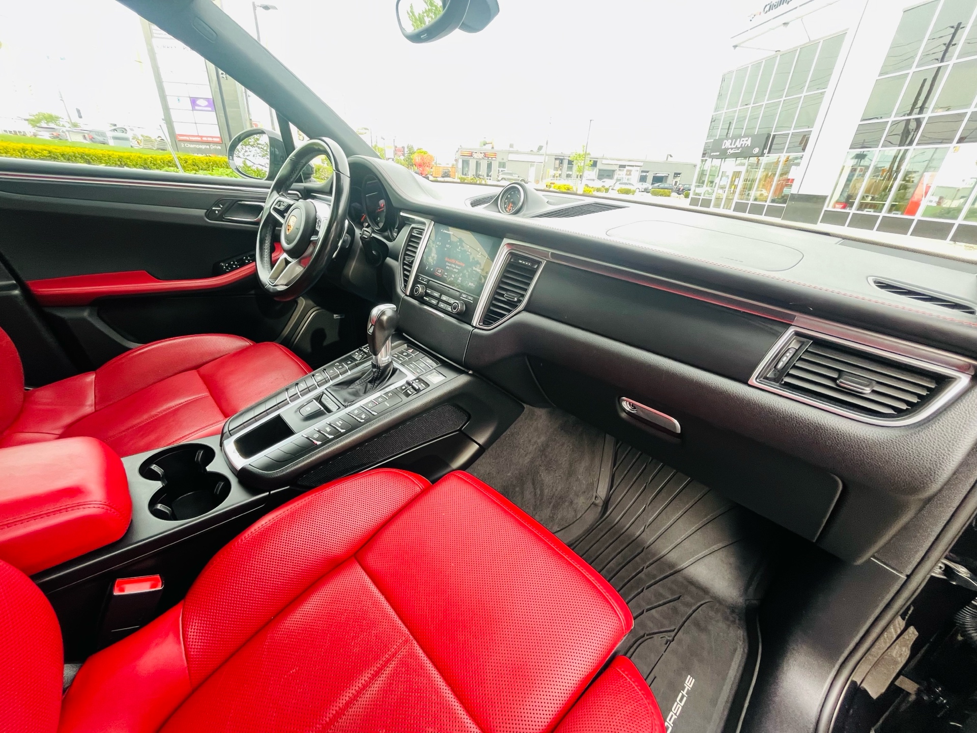 /xsellfinecars/2018-Porsche-Macan-29713705153244496.jpg