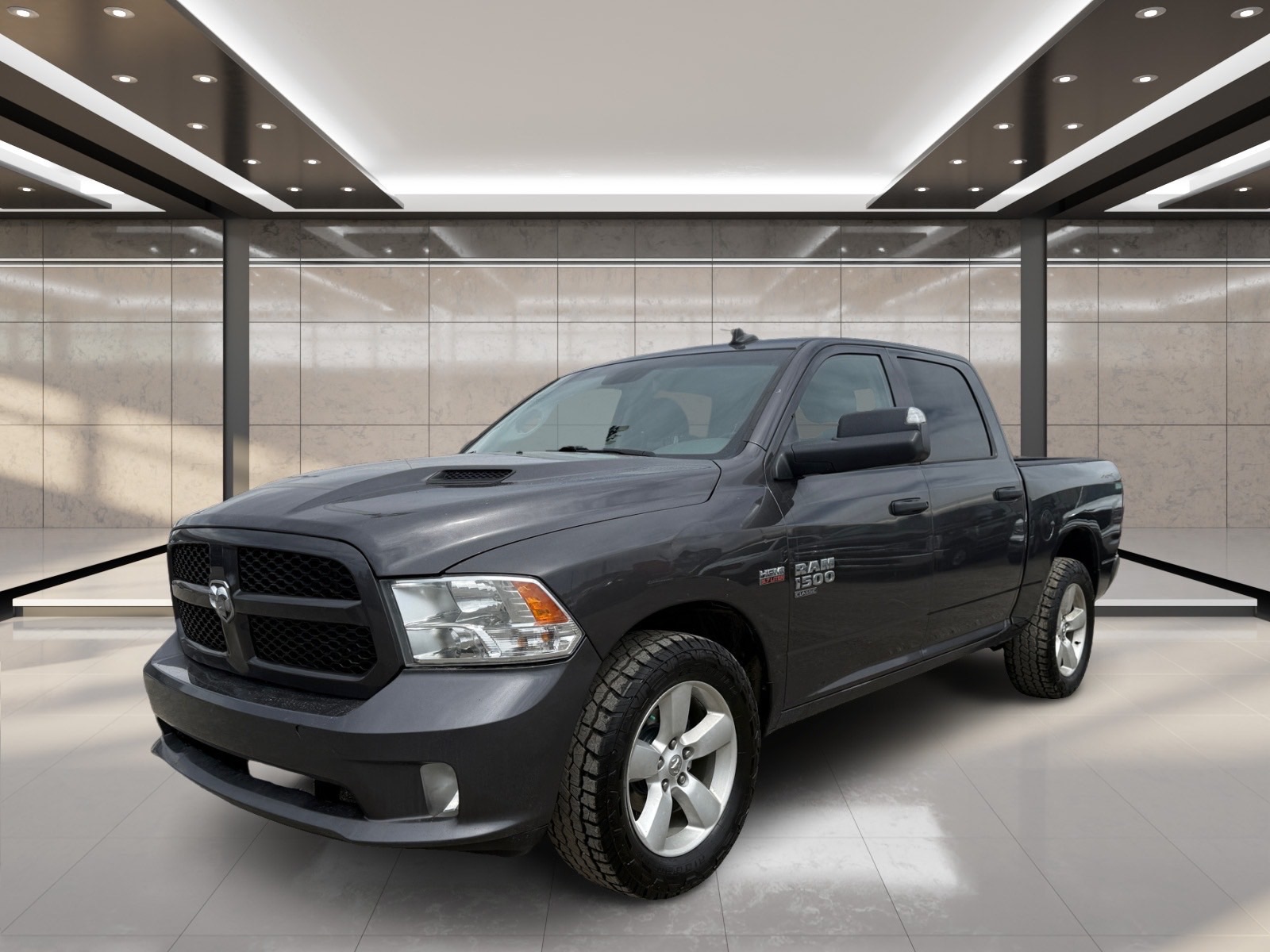 2020 RAM 1500 Express 4x4 Crew Cab 5'7" Box