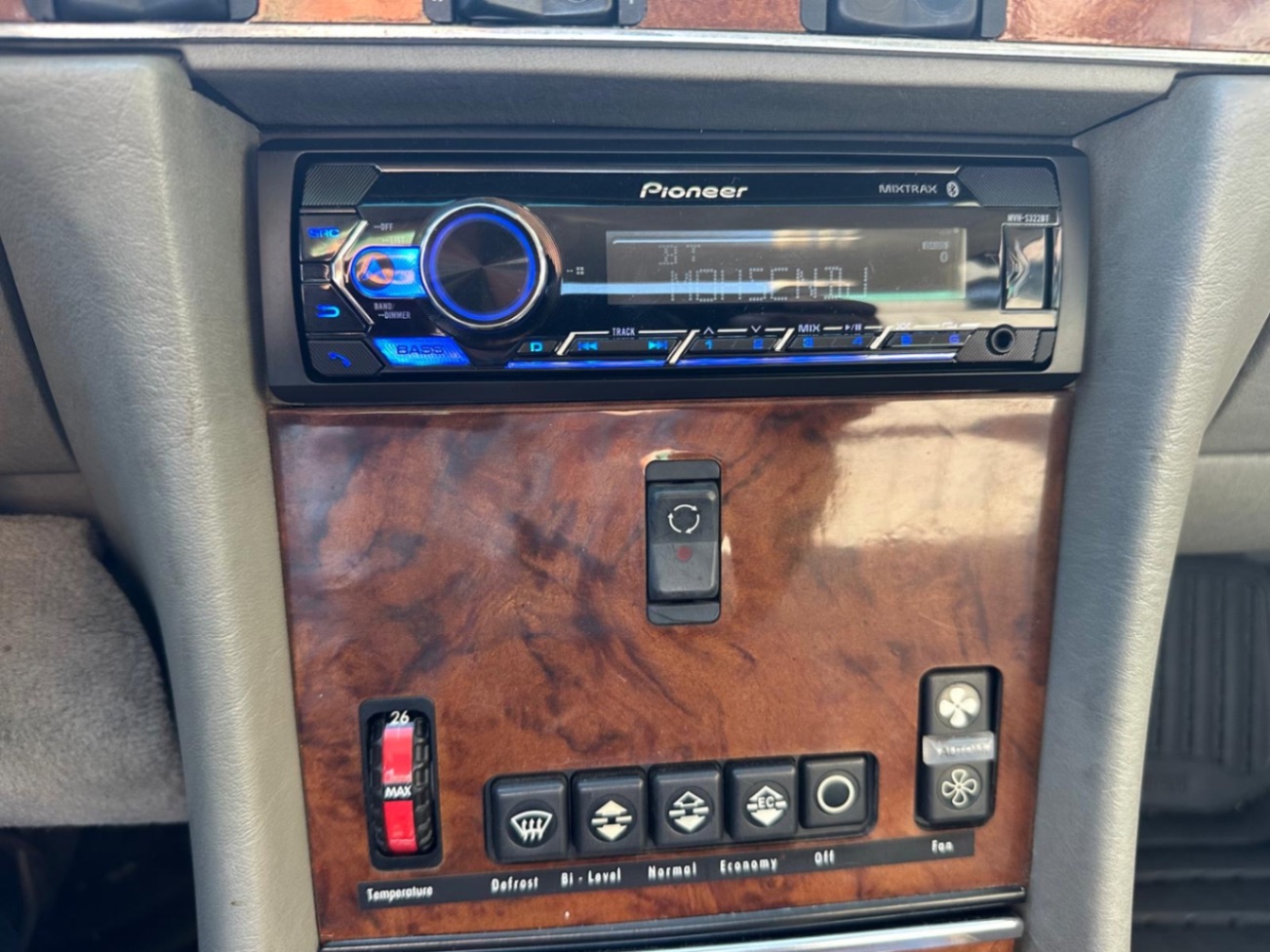 /yarafinecars/1986-Mercedes-Benz-560Series-4018193272128985.jpg